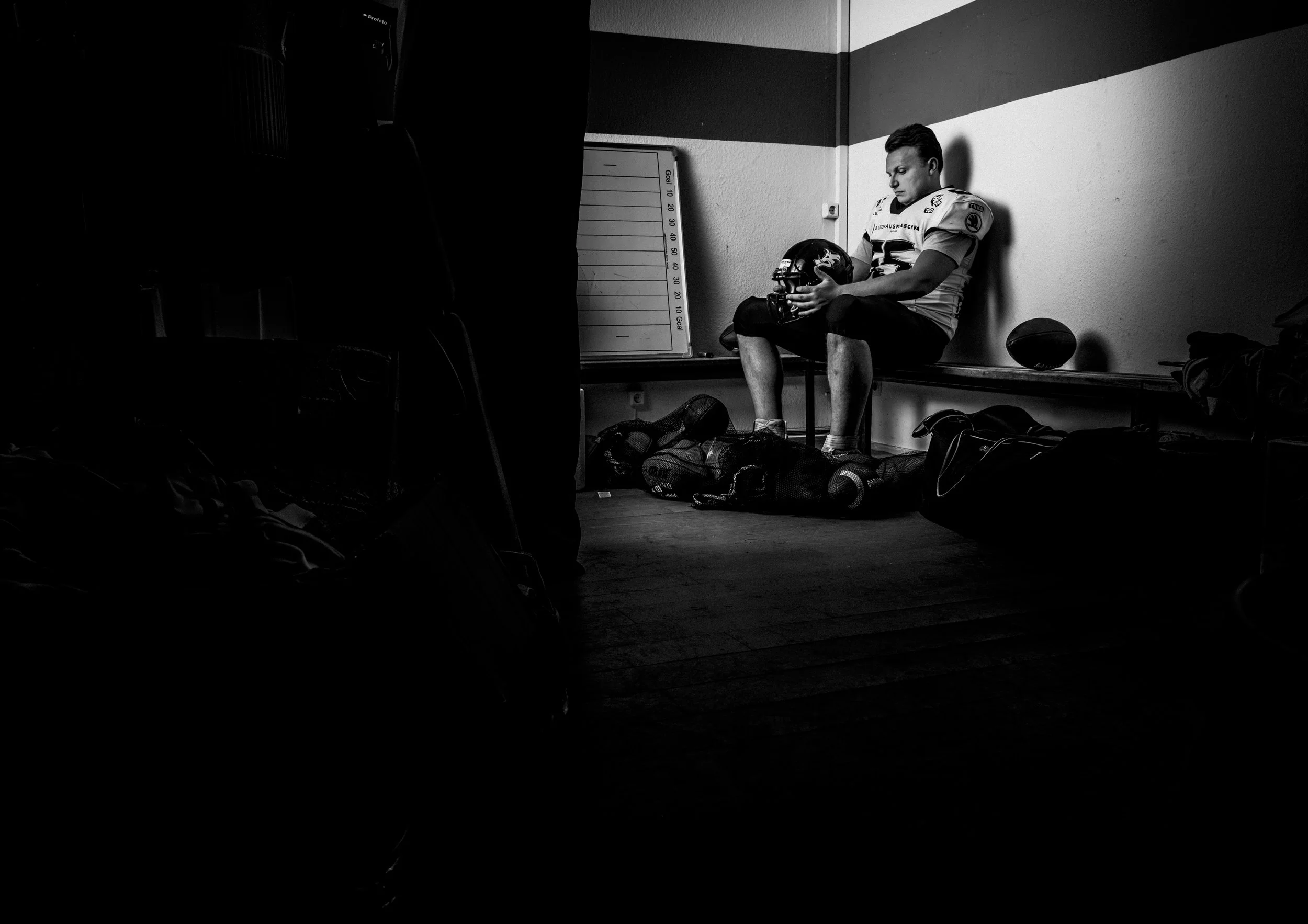 Footballer-Malte-Wenzel-Razorbacks-Training-Umkleide-3