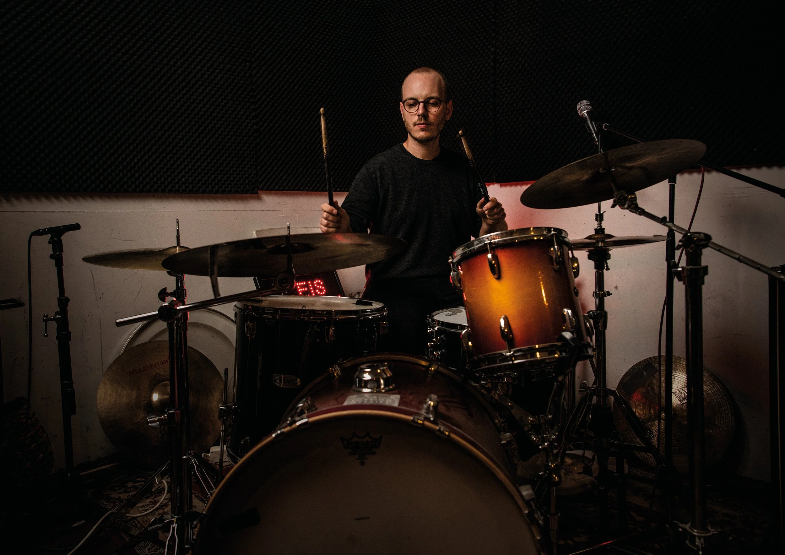 Niklas Oehme spielt Schlagzeug