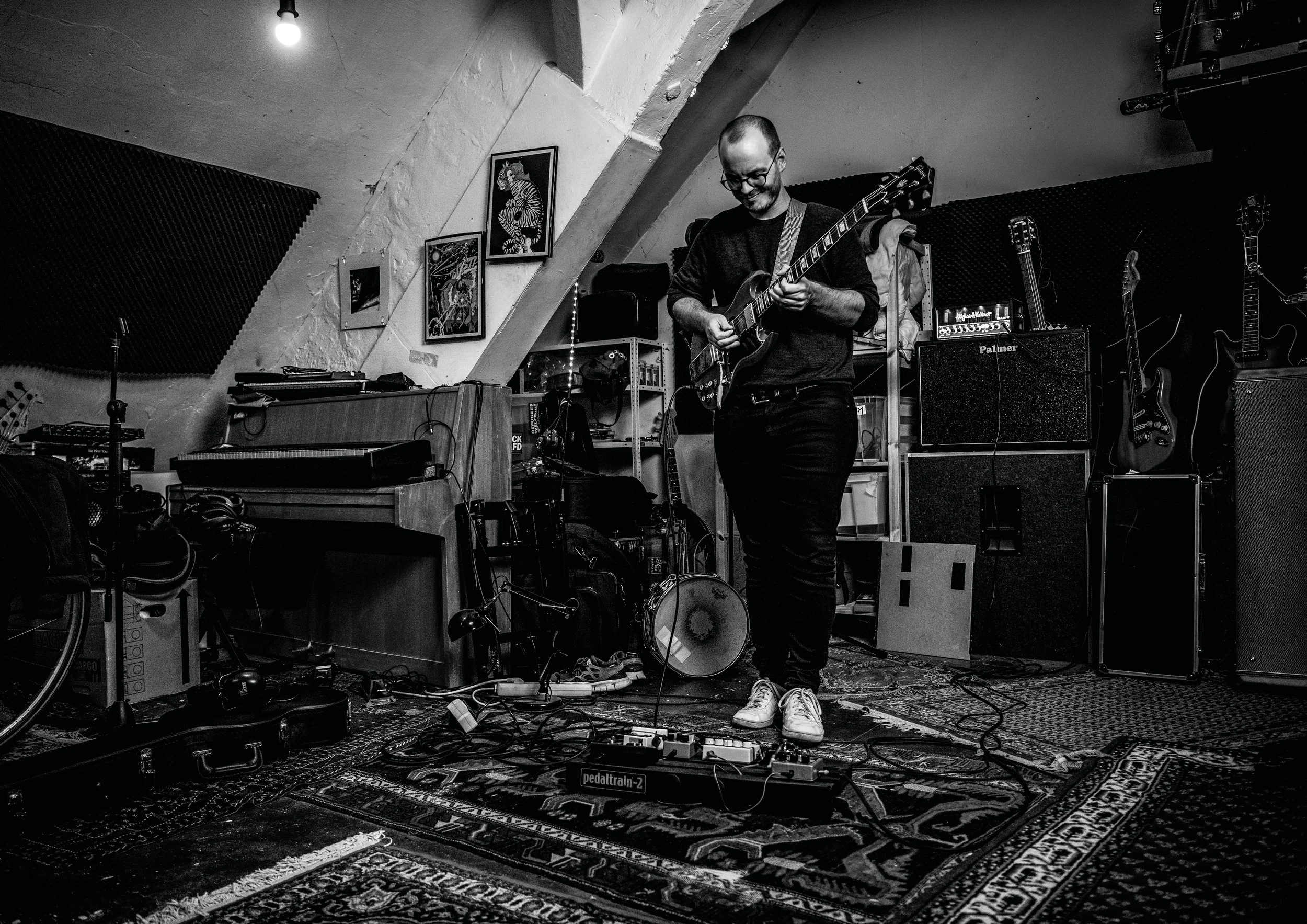 Portrait - Niklas Oehme - Gitarre - schwarz/weiss