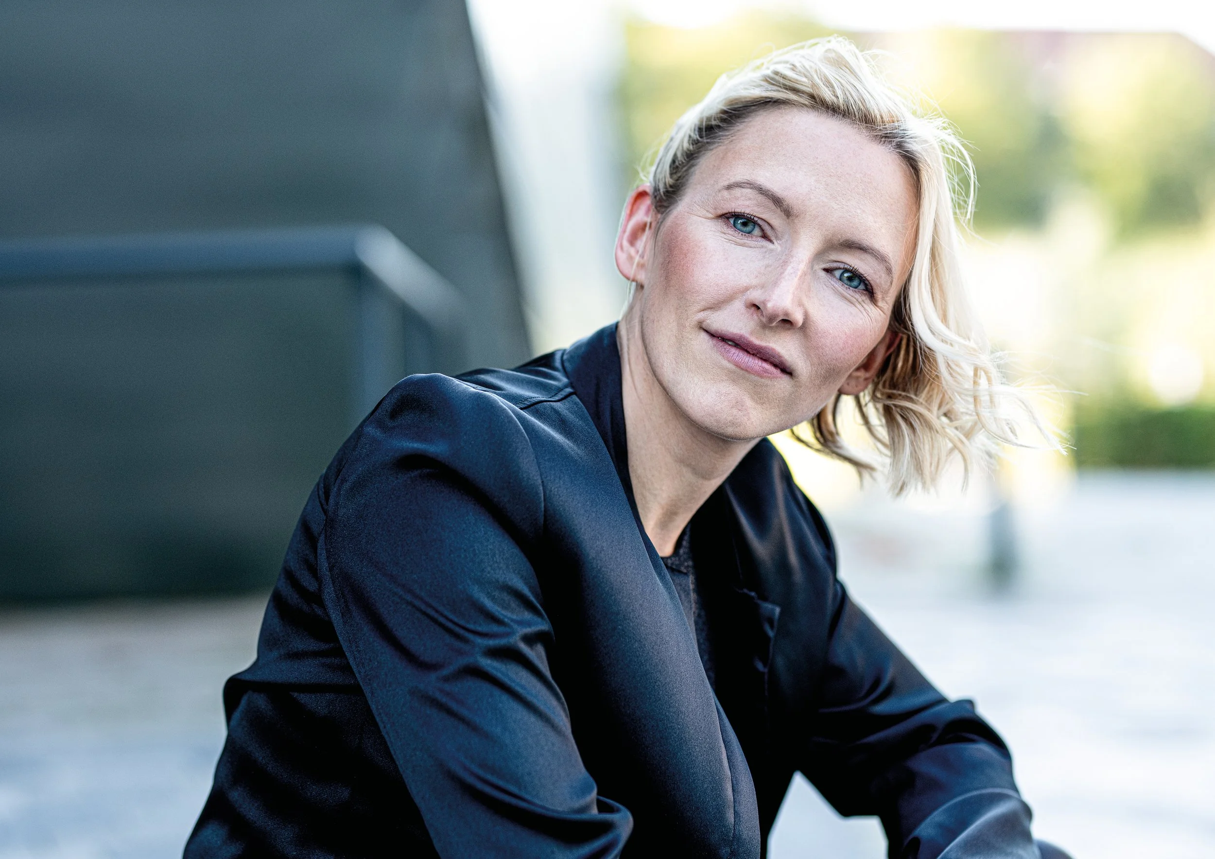 Sarah Hanikel Portrait sitzend