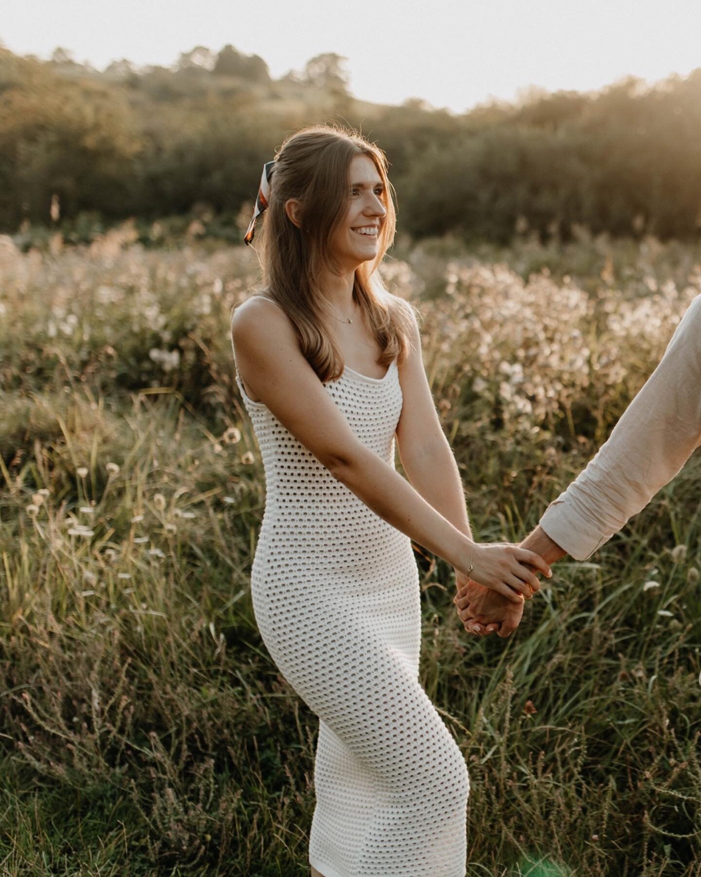 Ich glaube ich bin euch mal wieder ein paar Bilder schuldig. Habe euch daf&uuml;r diese wundersch&ouml;nen Bilder mit @vanessa_dpa und @_cl7_ bei sch&ouml;nsten Sonnenuntergang ausgesucht. #sundownshooting #coupleshoot #coupleshooting #weddingphotogr