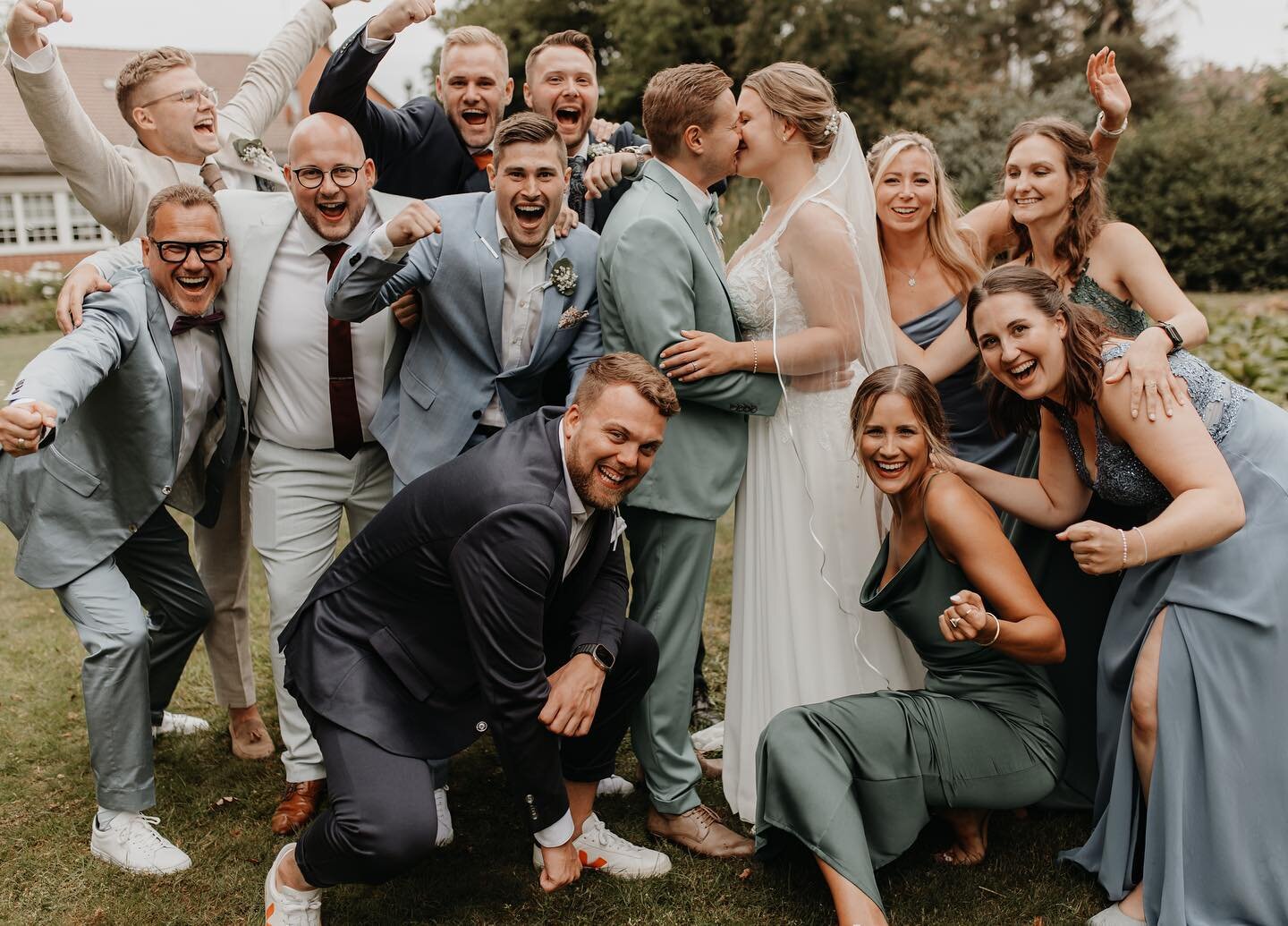 Bridemaids and bestmen ! #bridemaids #bestman #wedding #weddingparty #weddingphotography #weddingphotographer #hochzeitsfotografie #hochzeitsfotograf #luxuryweddings #weddinginspo #weddinginspiration