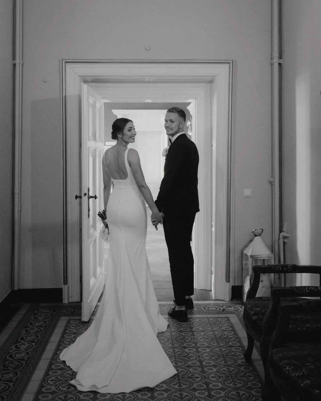 Timeless weddings. Refined memories 

#LuxuryWeddingPhotographer #FineArtWeddings #EditorialWedding #TimelessLove #ModernLuxuryWedding