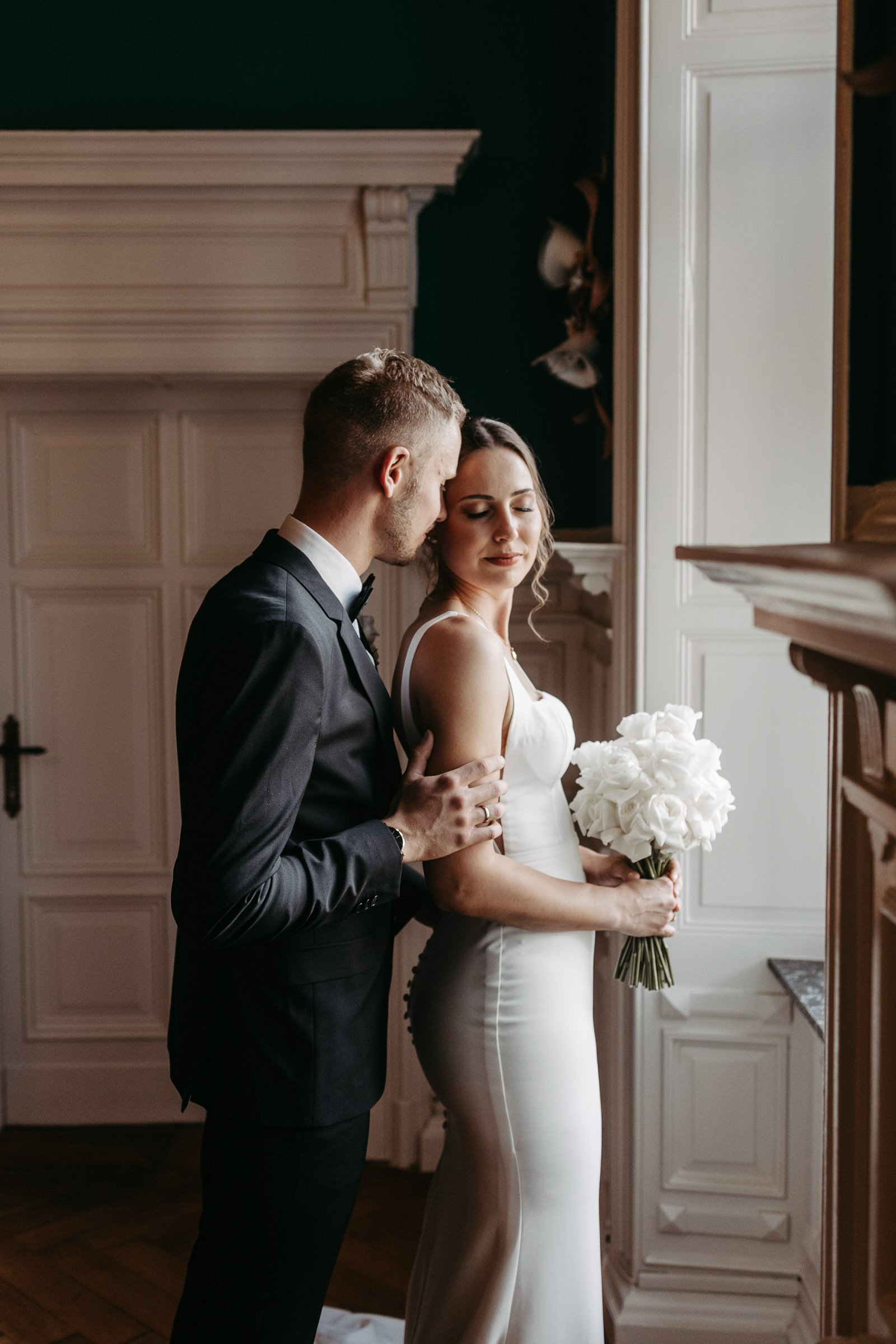 Das elegante Brautpaar beim Paarshooting einer Luxuriösen Hochzeit