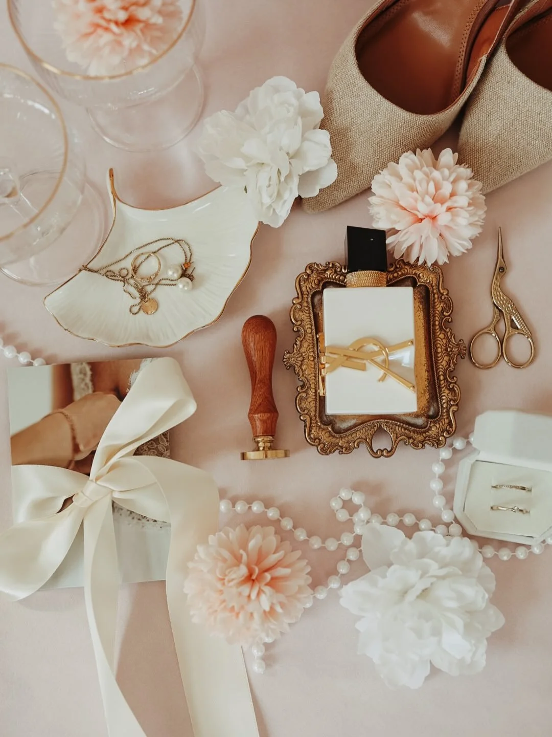 Clean bridal details, timeless tones.
 

#weddingdetails #bridalflatlay #weddinginspiration #bridestyle #fineartwedding