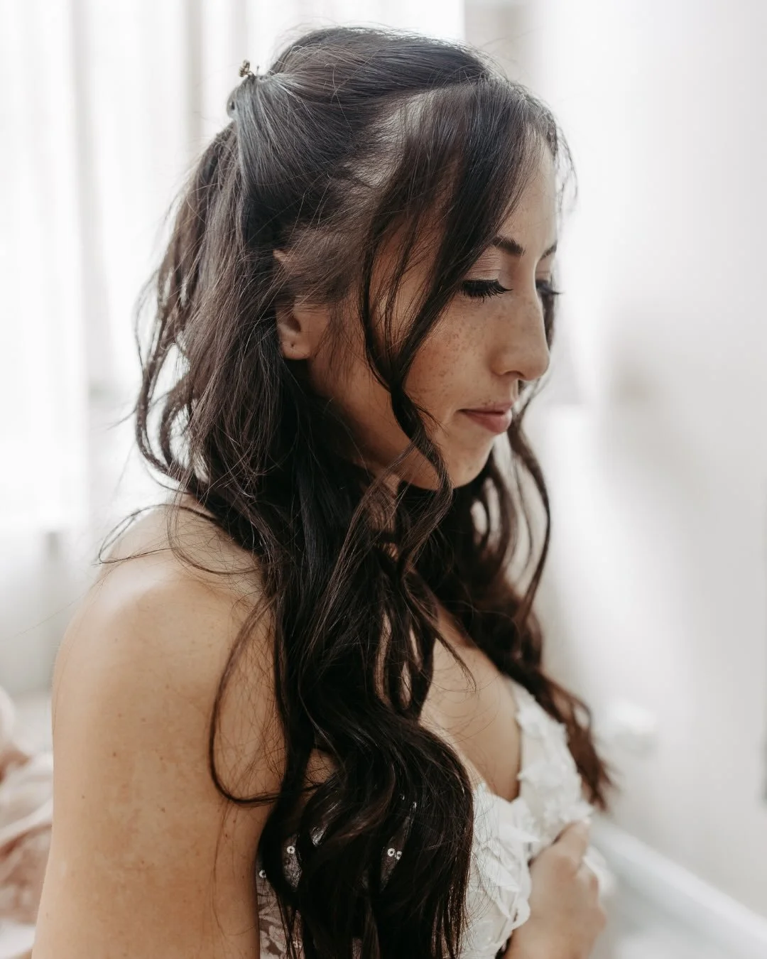Every princess deserves a magical getting ready moment 

 
#GettingReadyBride #WeddingMorning #ModernWeddingPhotography #BridalPreparation #GettingReadyMoments