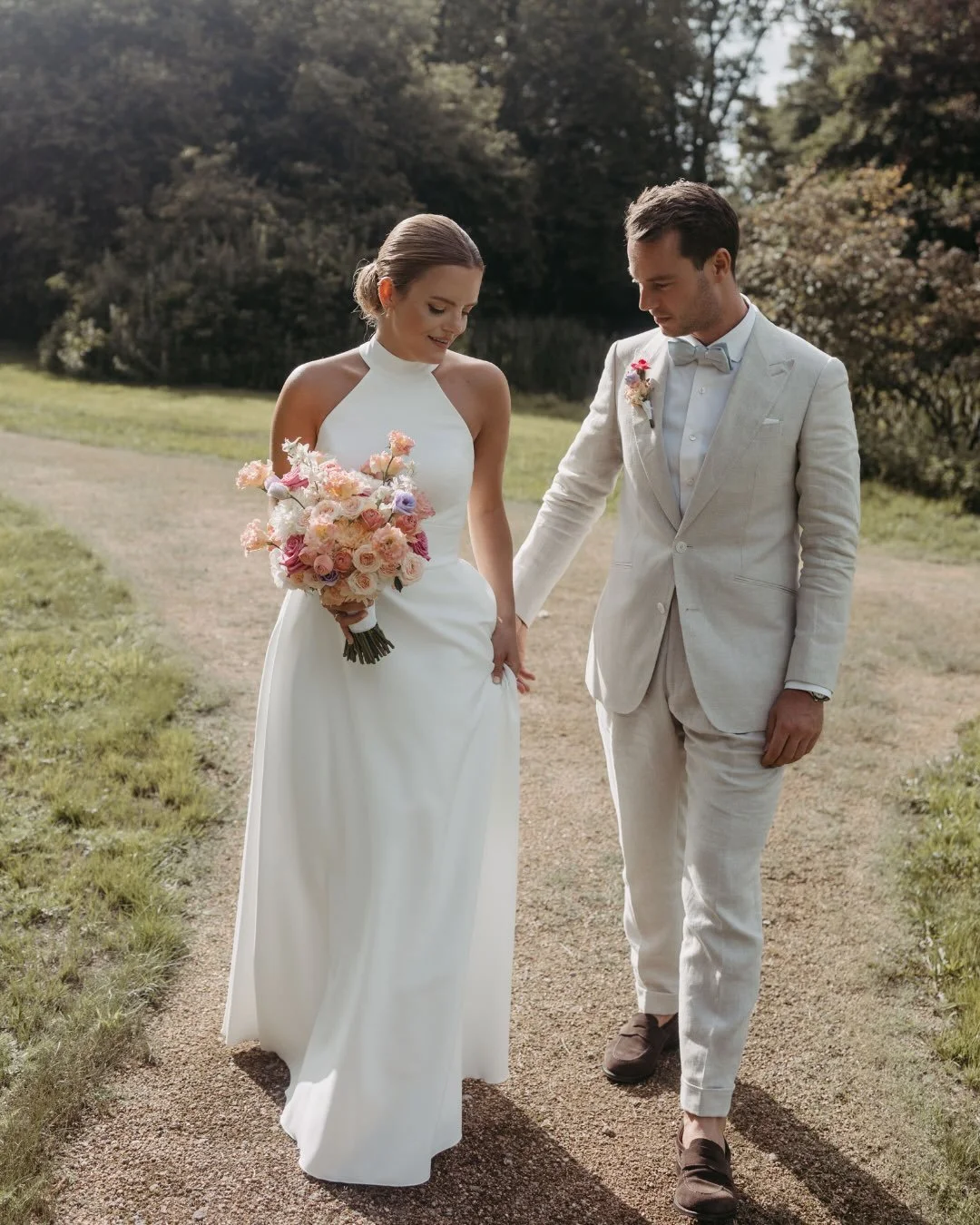 In love with telling your lovestory. 🤍 

Eure Geschichte durch meine Augen. Meine Augen sehen Sch&ouml;nheit. Und das gebe ich wieder durch meine Fotos. 

#lovestoryteller #bridetobe2027 #weddinginspiration #hochzeitsfotografhannover #weddingshoot 

