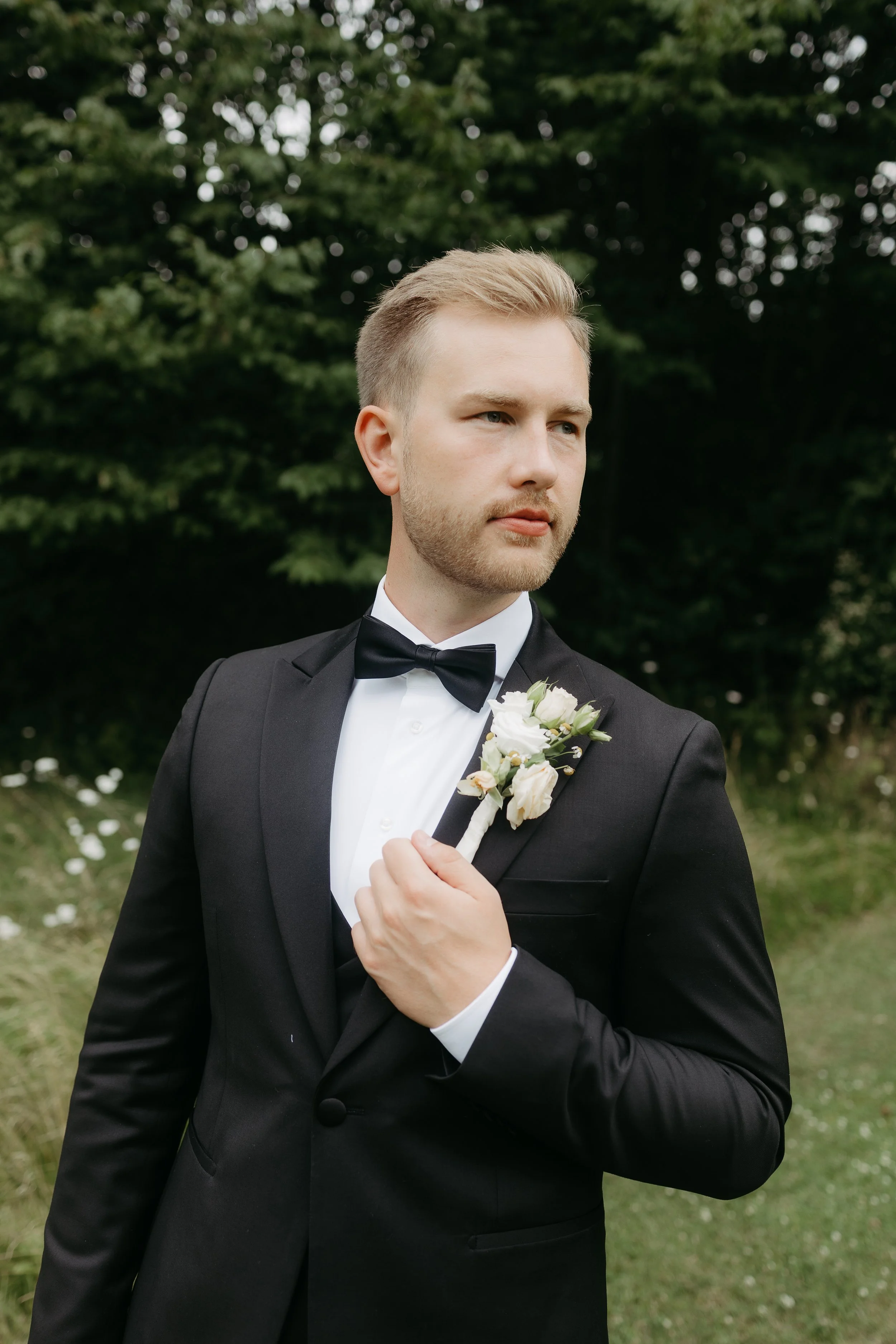 Bräutigam beim Hochzeitsshooting