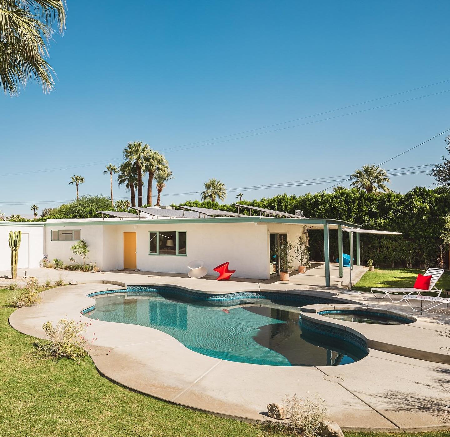 The Bel Vista House, by Albert Frey, circa 1946.

A rare and early single family home design by one of the most innovative architects of the American modern movement. 

The very first subdivision in Palm Springs to feature modern style houses and the