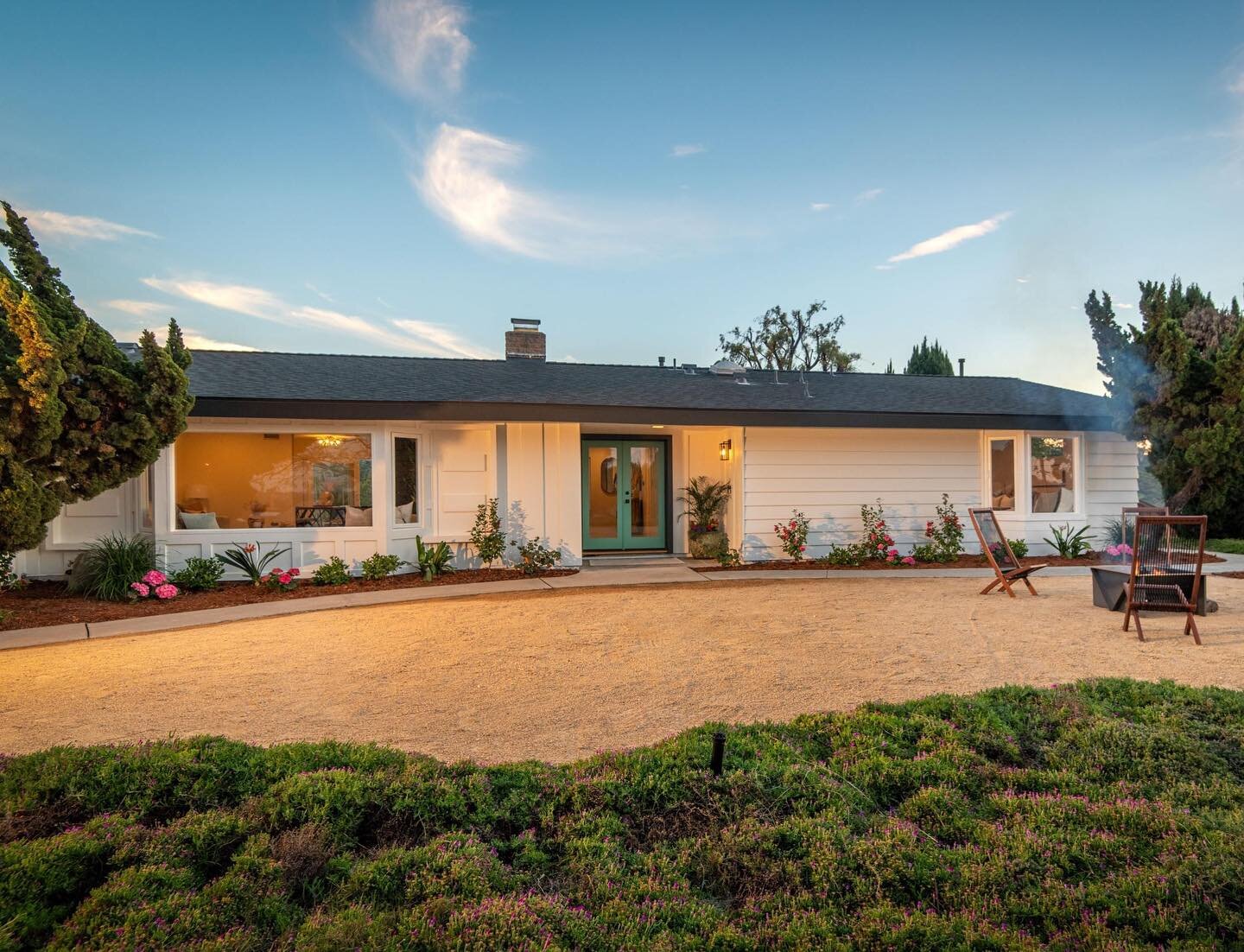 Stunning 1960&rsquo;s Bonita Bel Aire California Ranch home on a half-acre hilltop lot with panoramic views.

Spacious single-level floorplan with original mid-century terrazzo entry floor &amp; double-sided fireplace in living &amp; family rooms.

E