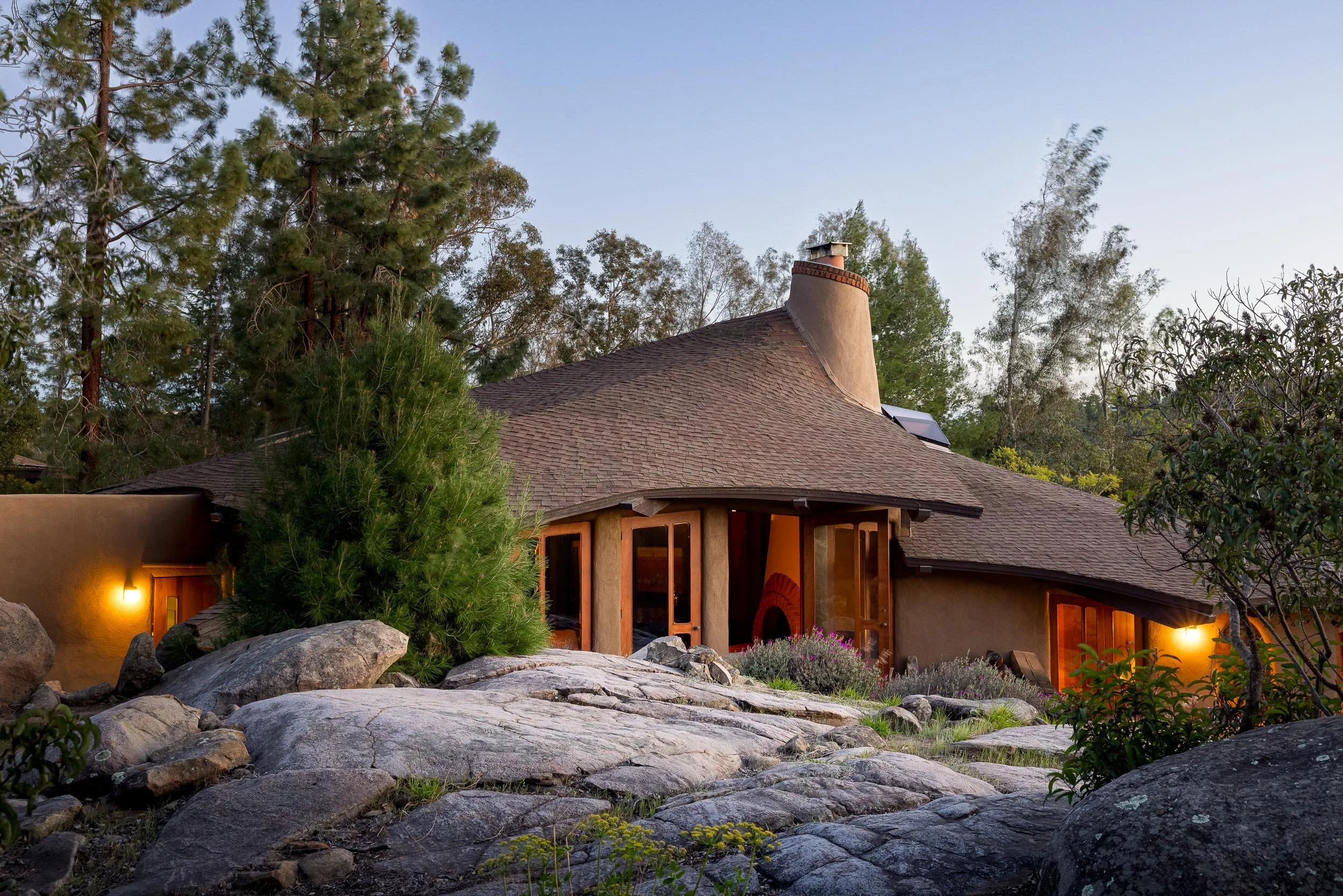 La Chapelle Residence (1979) by Earth Form Builder - Poway