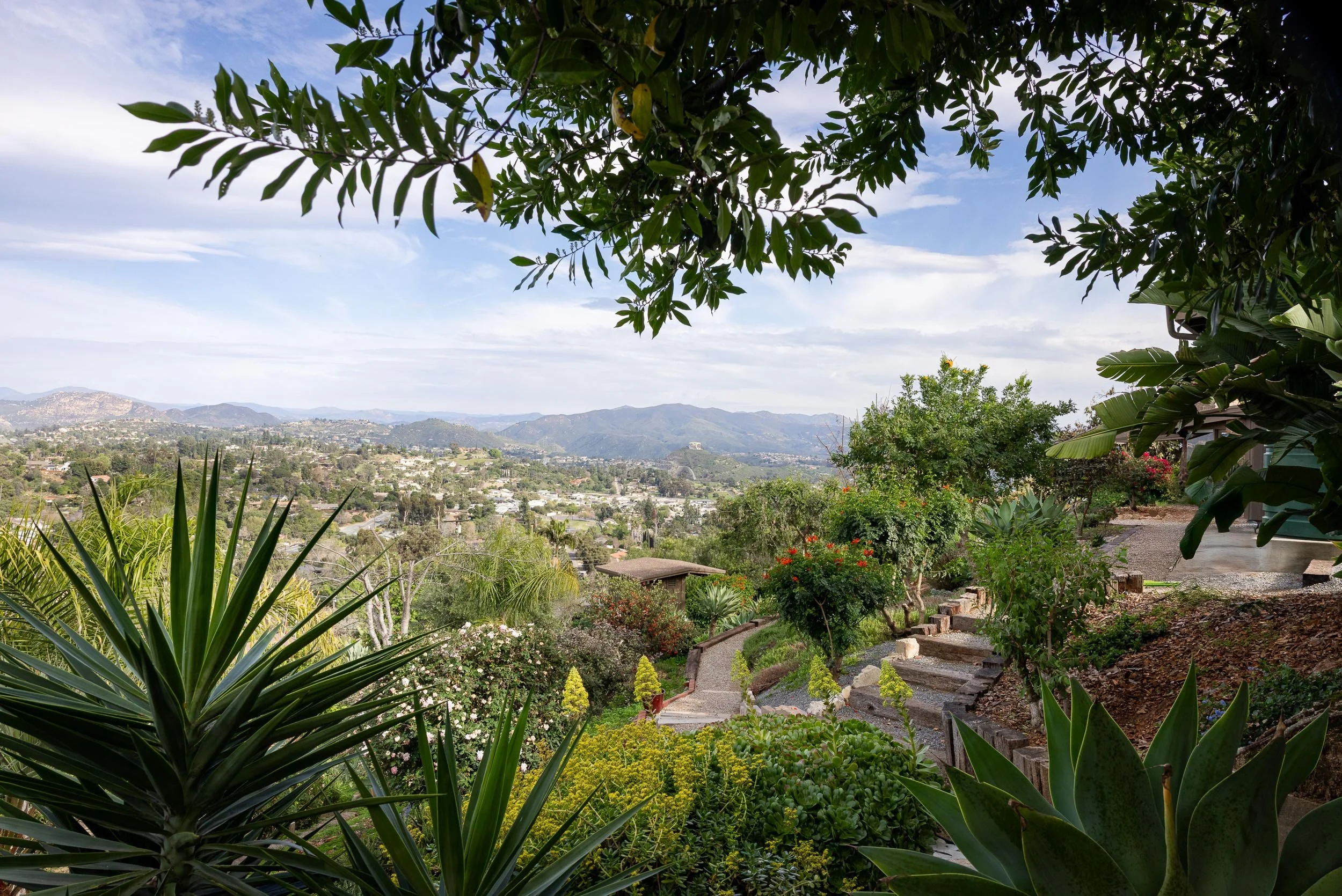 4421 Mayapan Dr - WEB + MED RES-44.jpg