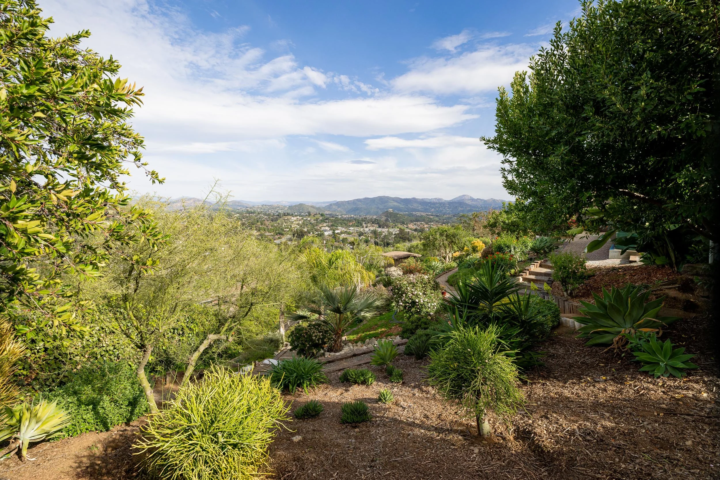 4421 Mayapan Dr - WEB + MED RES-45.jpg