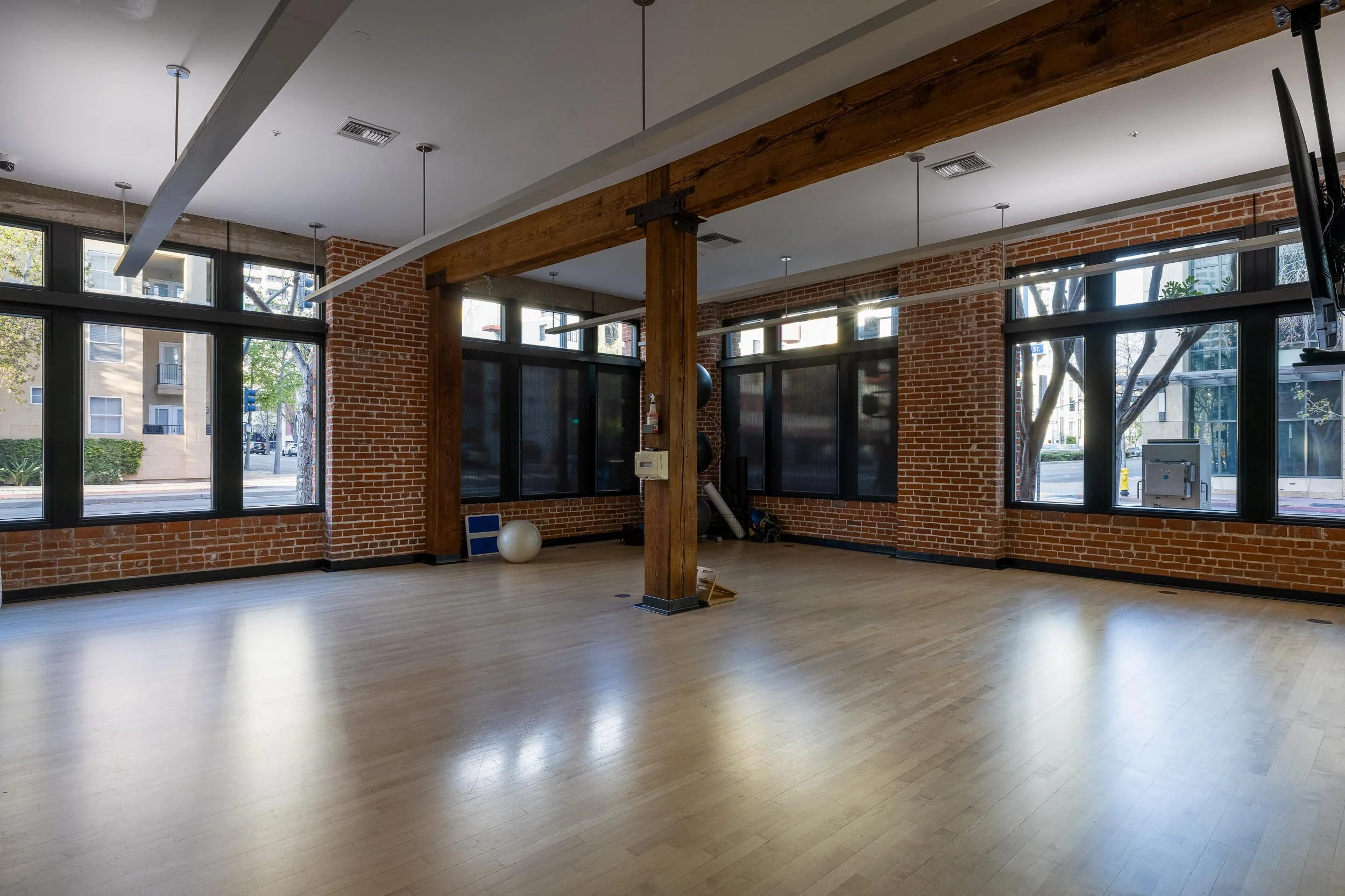 500 W Harbor Dr - WEB + MED RES-40.jpg