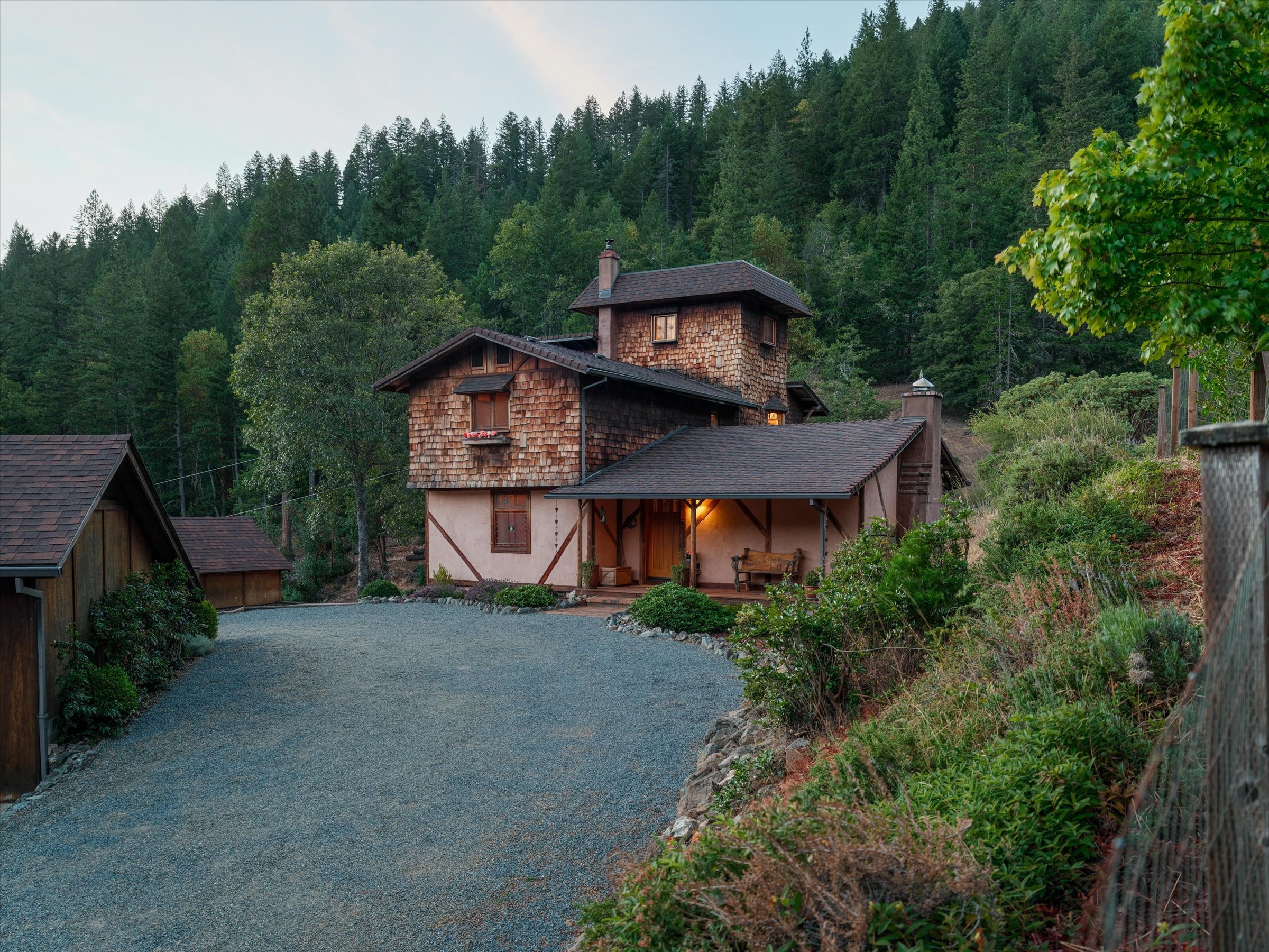 A Southern Oregon Craftsman-inspired Mountain Home by a Cal Arts Student in the 70s