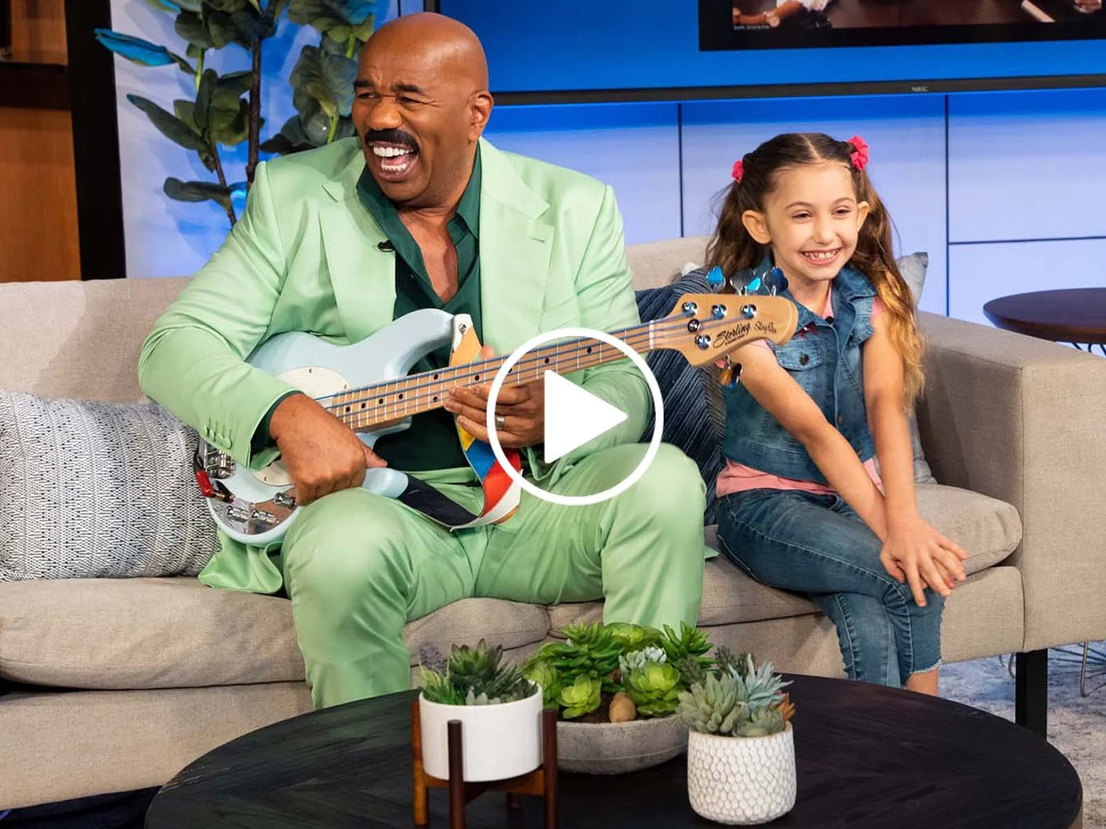 Earth, Wind &amp; Fire Praises 9-Year-Old Music Prodigy!