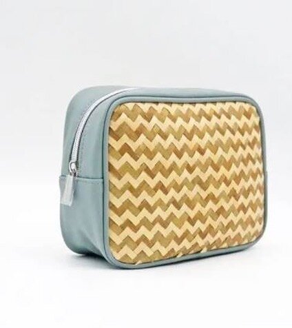 A beautiful combination of colour and pattern.  Bring it on!  #colour #pattern #chevron #cosmeticbag  #giftwithpurchase #custommade #beautypackaging #sustainablepackaging #beautyjunkie #beautyaddict #packaging #cosmeticpackaging