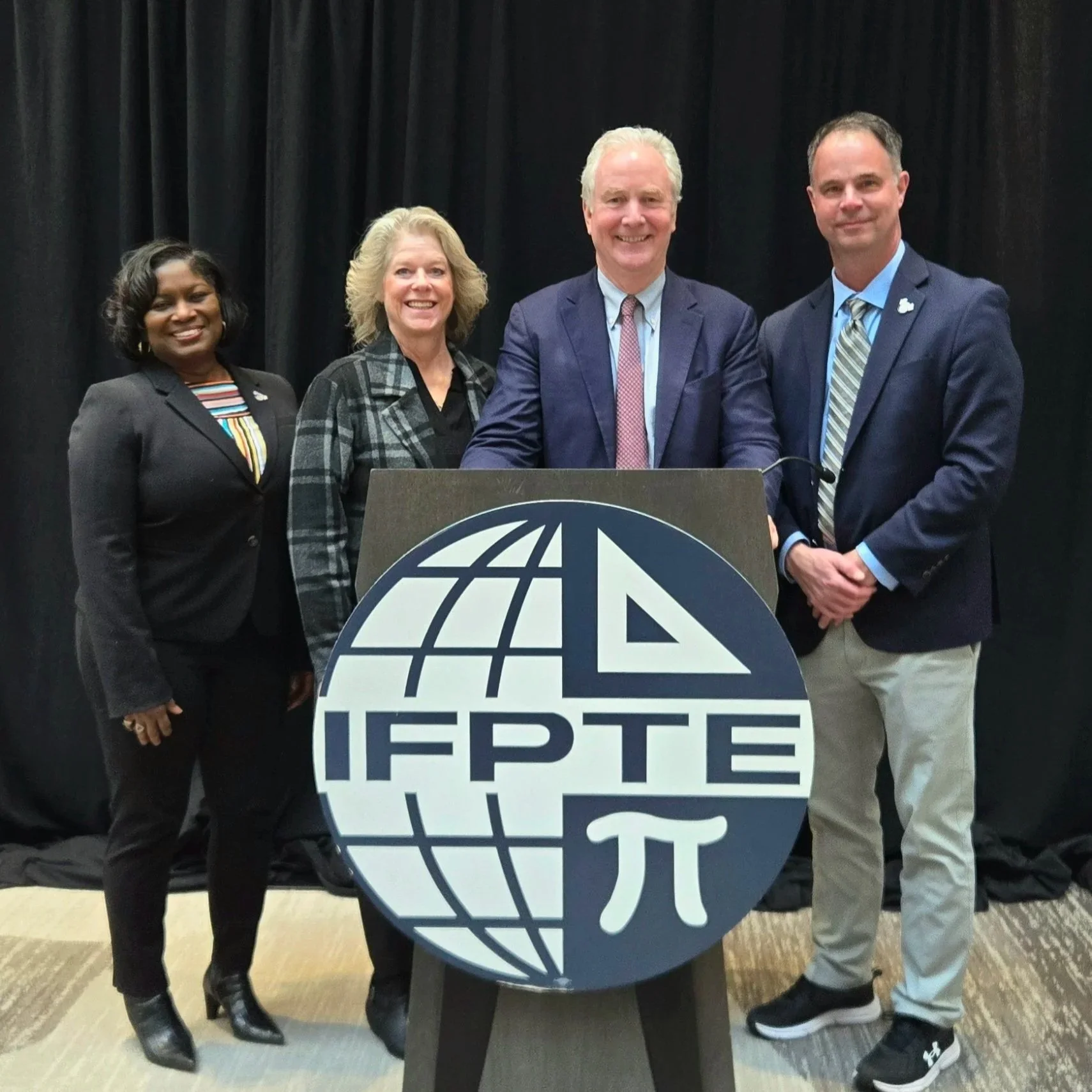 (l-r) Local 29 president Trysh Moten, Secretary Treasurer Henson, Senator Van Hollen, and President Biggs
