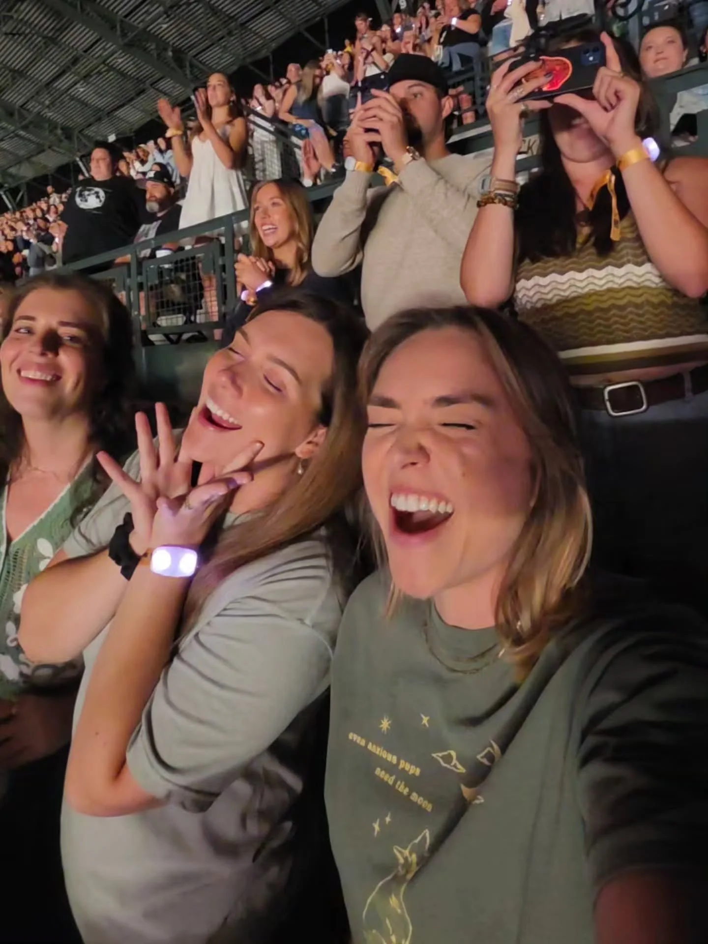 Things I highly recommend:

✨️ Ending August by singing End of August with @noahkahanmusic and 50,000 other people
✨️ Singing the songs that got you through a rough period of your life at the top of your lungs with your friends
✨️ Scream-singing lyri