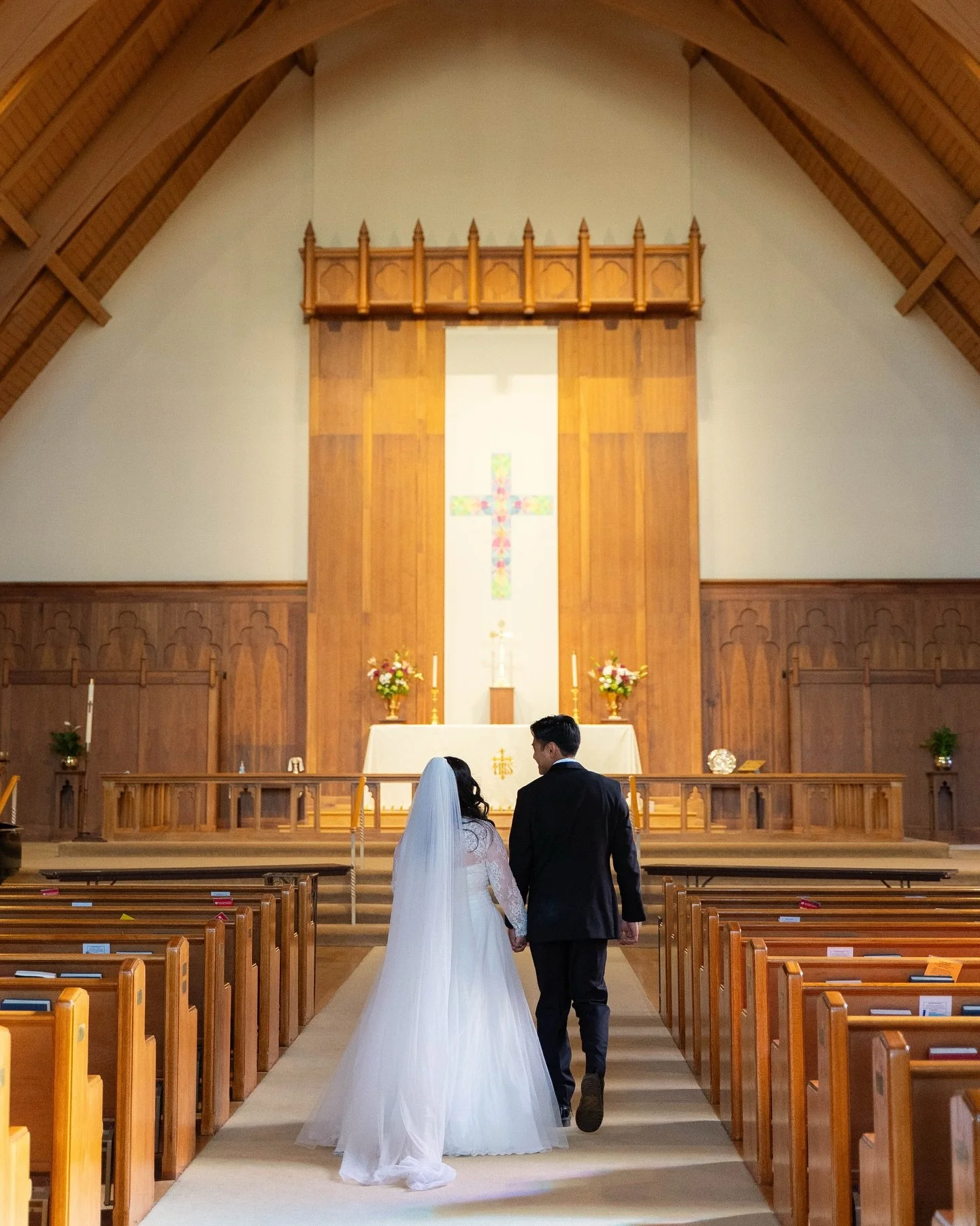On Isaac &amp; Wendy&rsquo;s wedding day, so many people were putting in work to love on the bride and groom as much as possible.

Guests were writing kind notes to them.

Friends were manning their welcome table to greet guests.

Ushers were handing