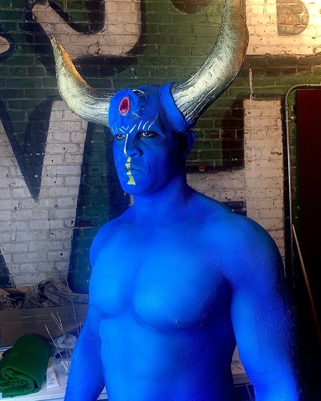 Loved getting to fabricate those horns and help apply the amazing prosthetics @veniesa_dillon_sfx made &amp; designed for Jakata on @humanitythefilm .Working on @lincoln.blake is always a fun time! ⁣⁣
.⁣⁣
.⁣⁣
.⁣⁣
.⁣⁣
#sfx #sfxmakeup #makeup #mua #bod