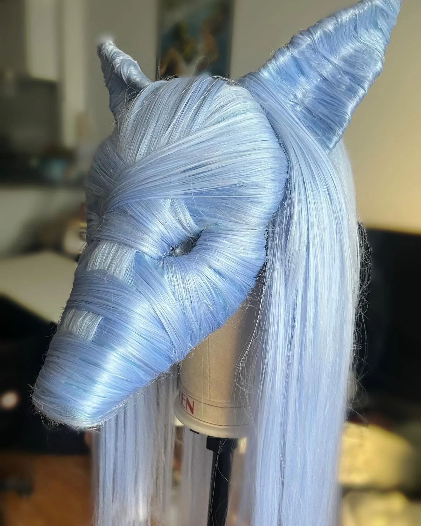 Finally getting around to posting again so here&rsquo;s a fun wig I got to make! 🩵⁣⁣
Base wig from @ardawigs 
.⁣⁣
.⁣⁣
.⁣⁣
#wig #wigstyling #wigsculpt #hairwork