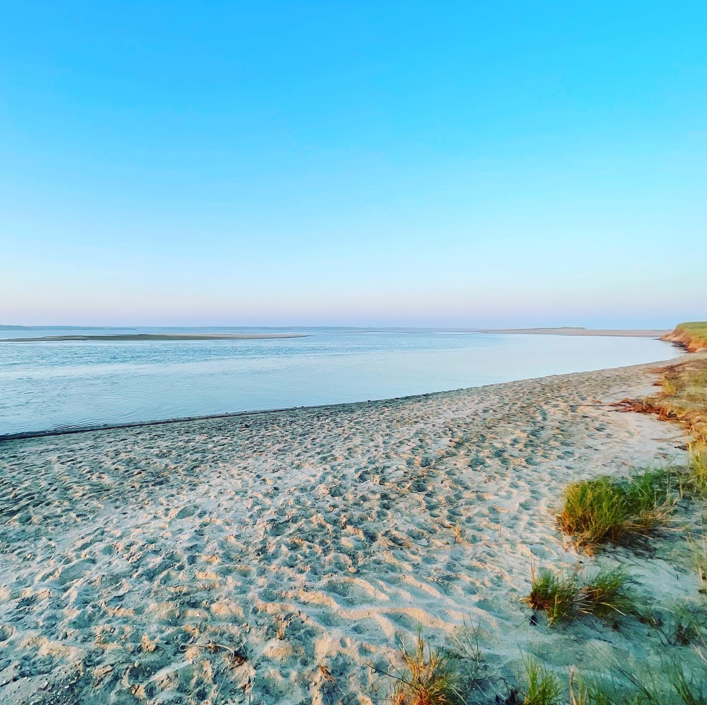 While it certainly feels like the seasons are shifting there is still plenty of time to fit in lots of beach days and self care ✨
.
The studio is open 7am-8pm fit it in whenever you can 💕 
.
Book your fitness appointment via MINDBODY link through in