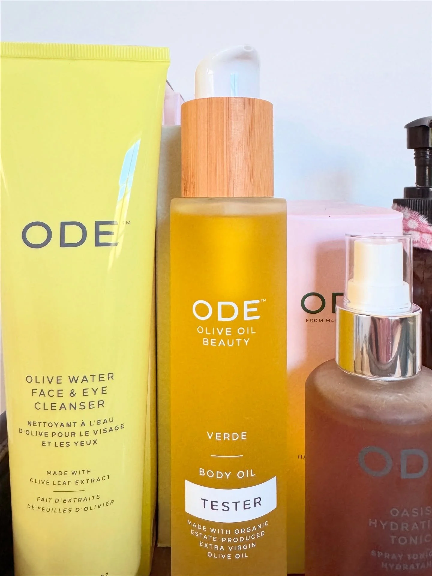 A few of our favorite things 💫
.
With the change of the Season 🍁
.
Comes the need for a little extra hydration 💧
.
Now up on our website- In studio pick up- Limited first batch availability 🎁
.
Click through link in bio to purchase👆
.
Might not 