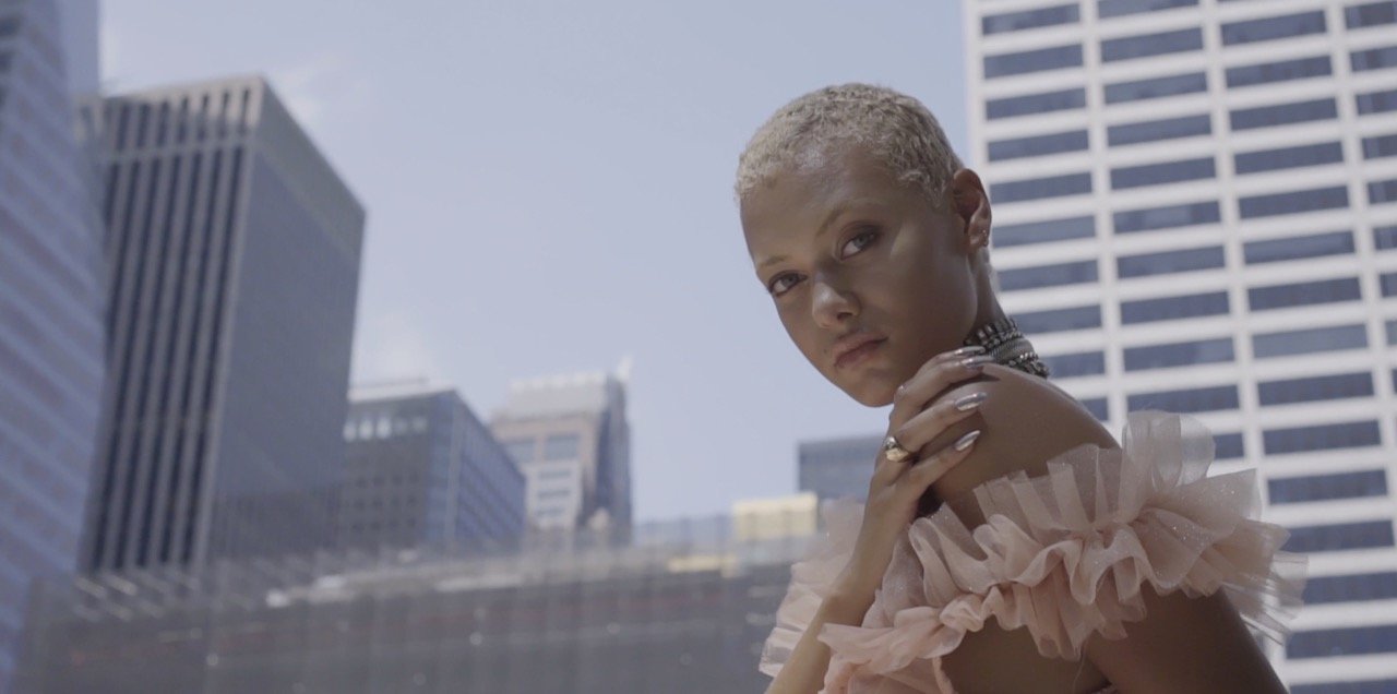 "Downtown Girl" L'officiel Australia