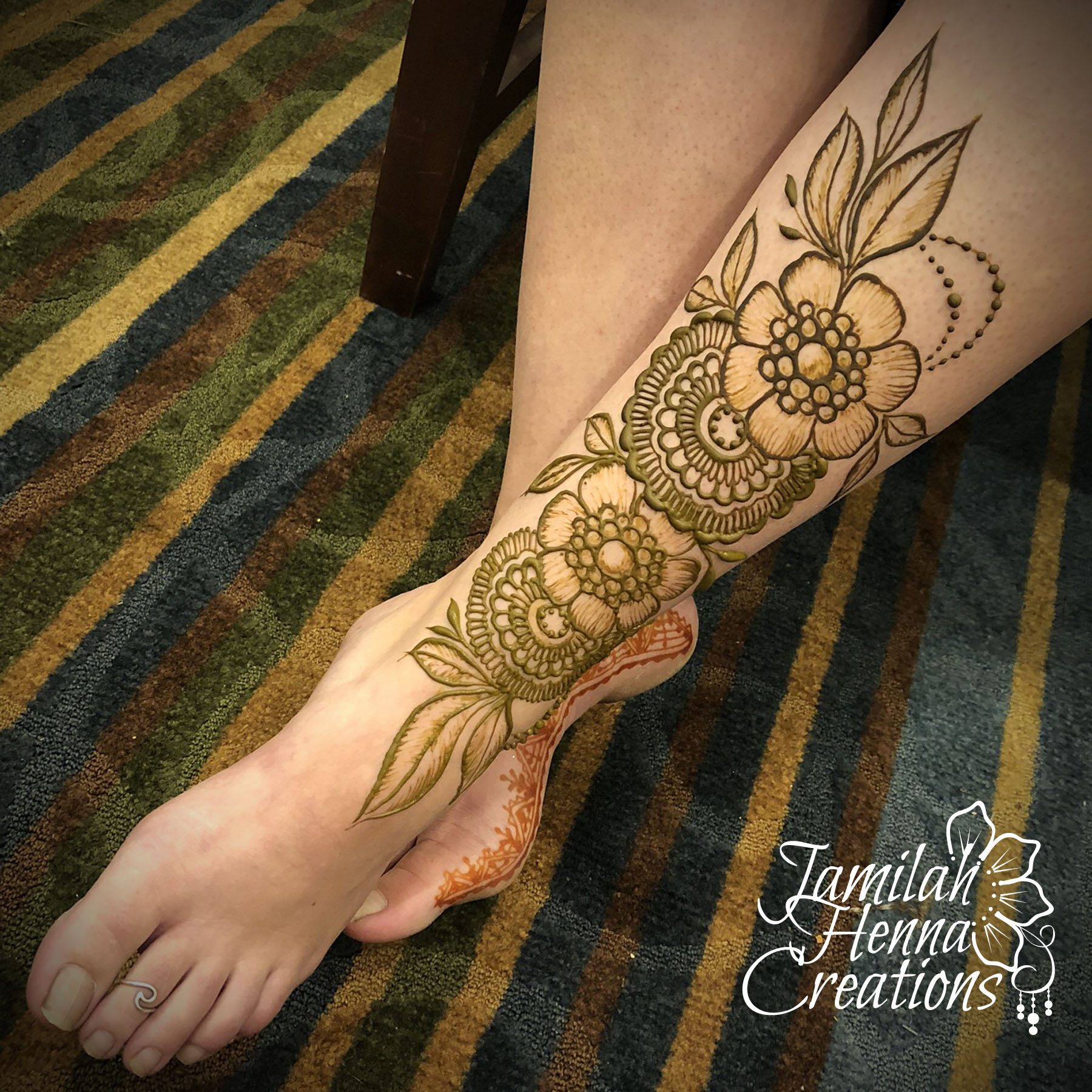 mandala flower leg henna
