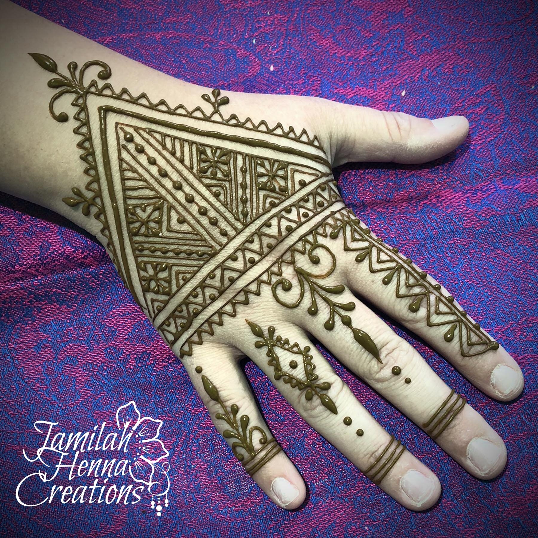 moroccan henna hand