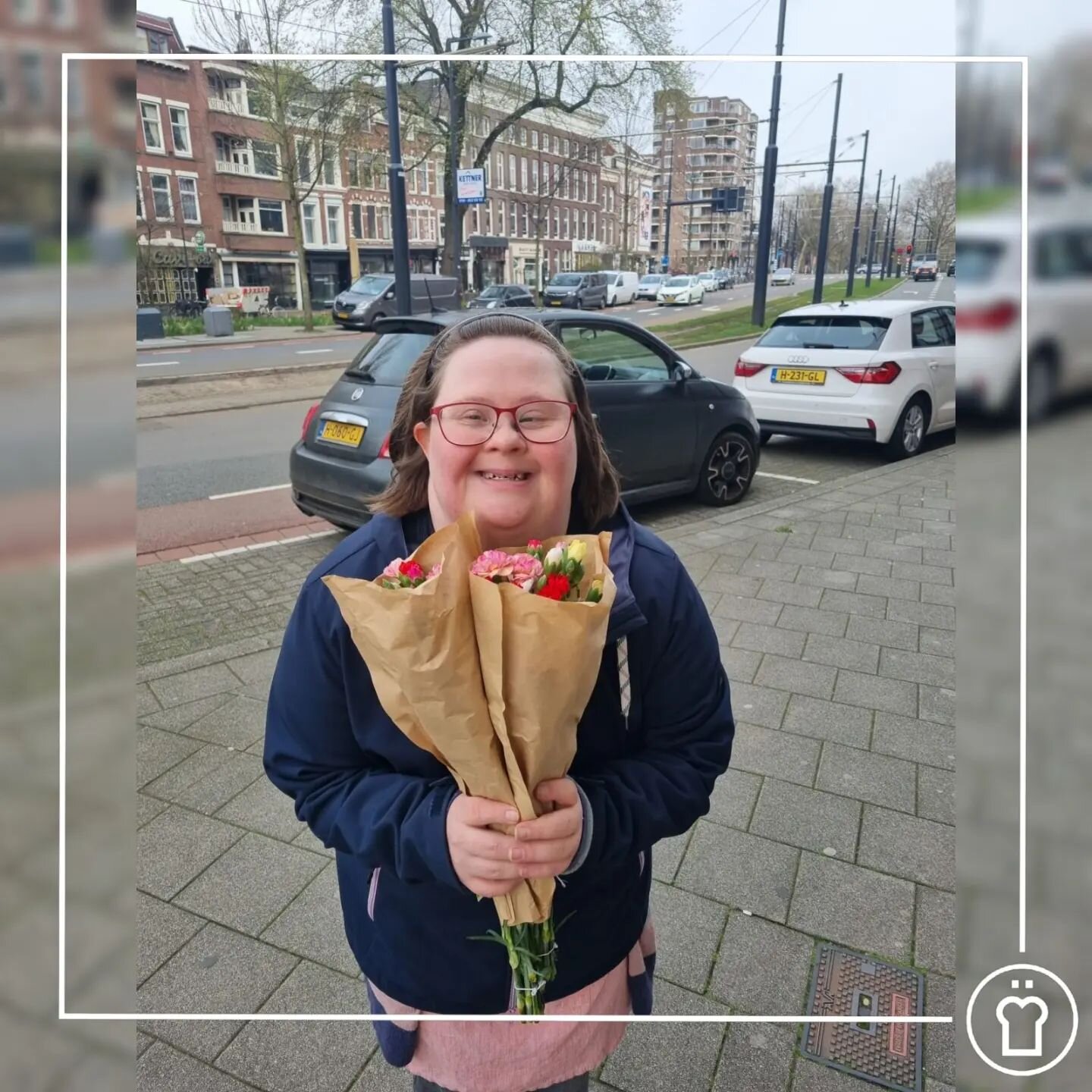 🌸Kirsten🌸

Vandaag was onze lieve Kirsten voor het laatst bij fr&ouml;bel. Ze was er vanaf het begin bij, en daarom valt het afscheid haar, en ons zwaar. We gaan haar enorm missen, en willen haar bedanken voor haar inzet en hulp. Gelukkig pronkt ze