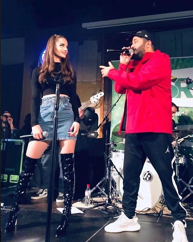 Loved last week&rsquo;s initimate little concert for all the ticket winners of @radiopsr with @adeltawil ! You guys were such a lovely audience😍🥰 Cant wait to be back in January!! @radiopsr_leipzig
.
.
.
.
#radio #radioconcert #band #adeltawil #pea