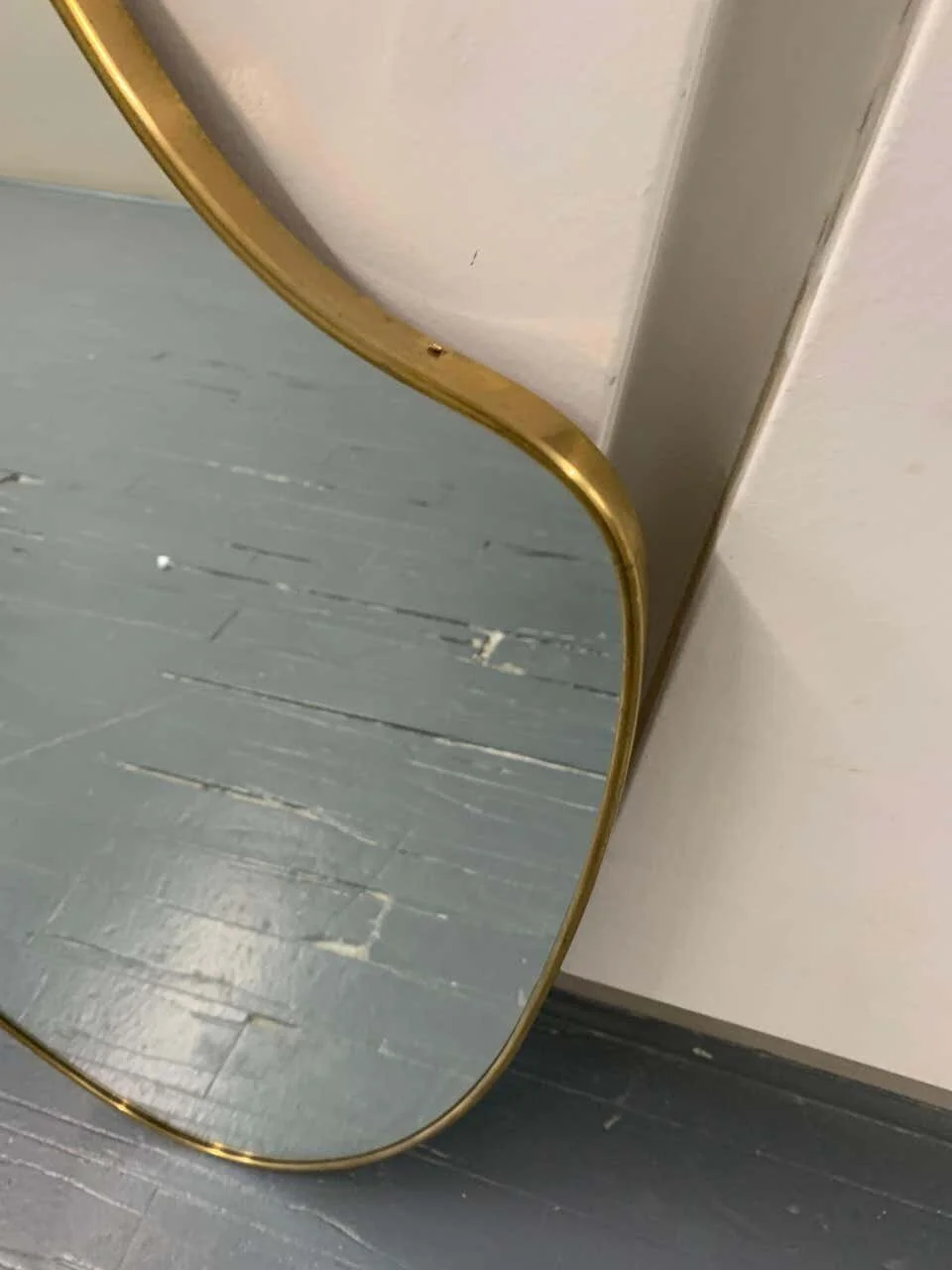 Italian Mid Century Mirror shaped 2229 | corner view