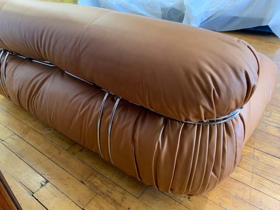 Vintage Soriana Sofa and Ottoman in cognac leather | back image of the metal structure and leather folds