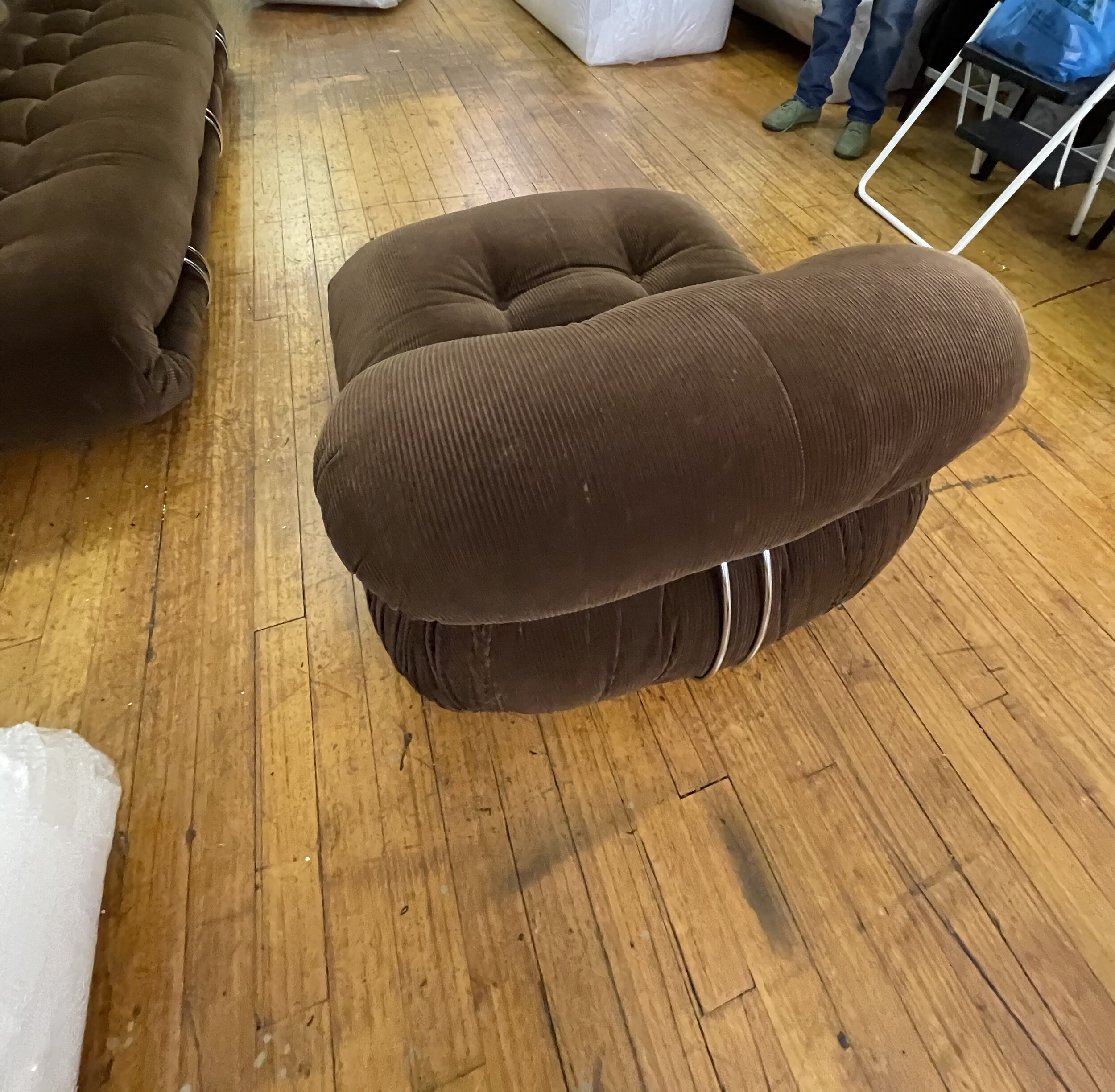Vintage Soriana Sofa Large Dark Brown Fabric by Tobia Scarpa | image of lounge chair