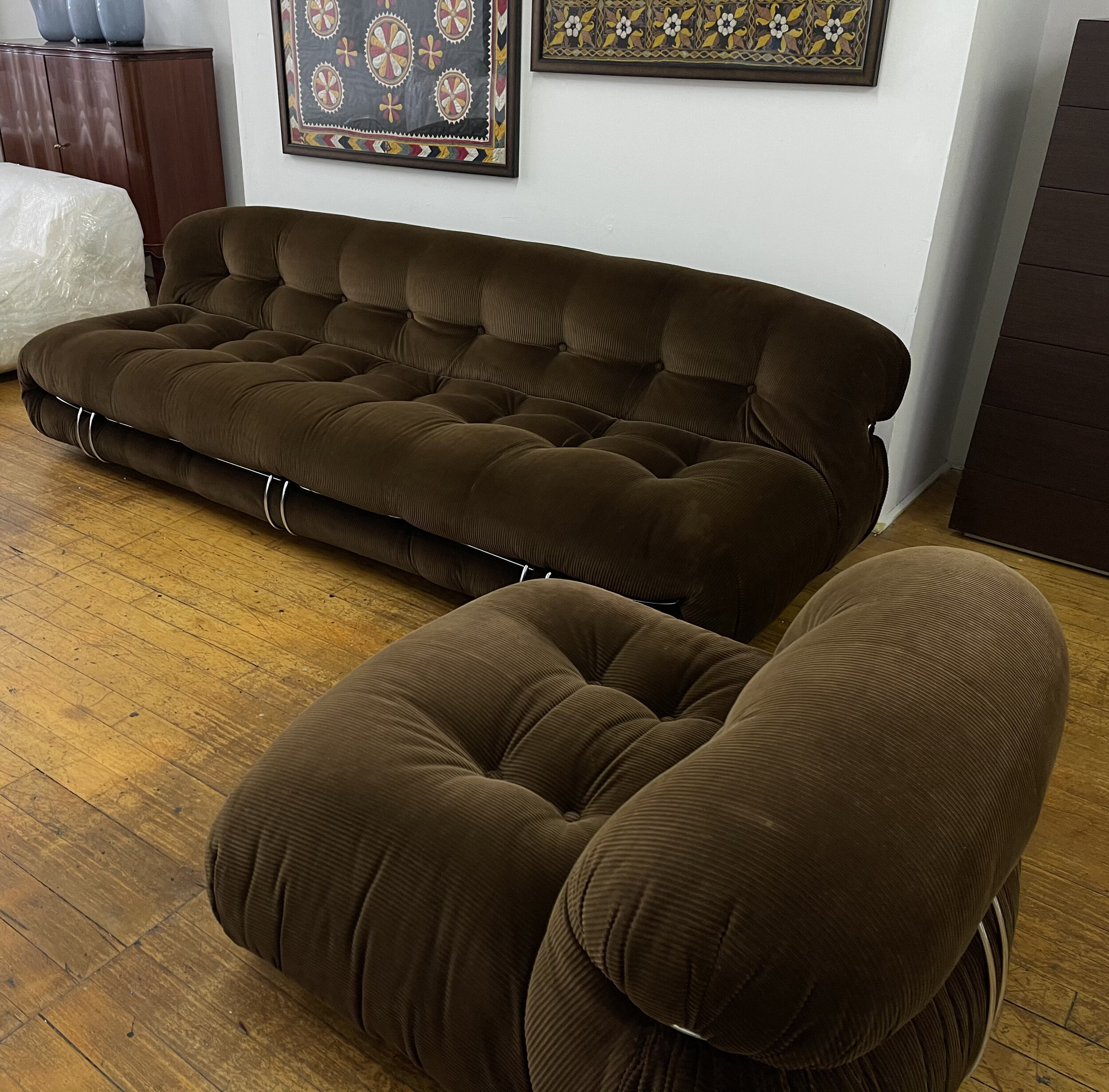 Vintage Soriana Sofa Large Dark Brown Fabric by Tobia Scarpa | front view of sofa and a chair