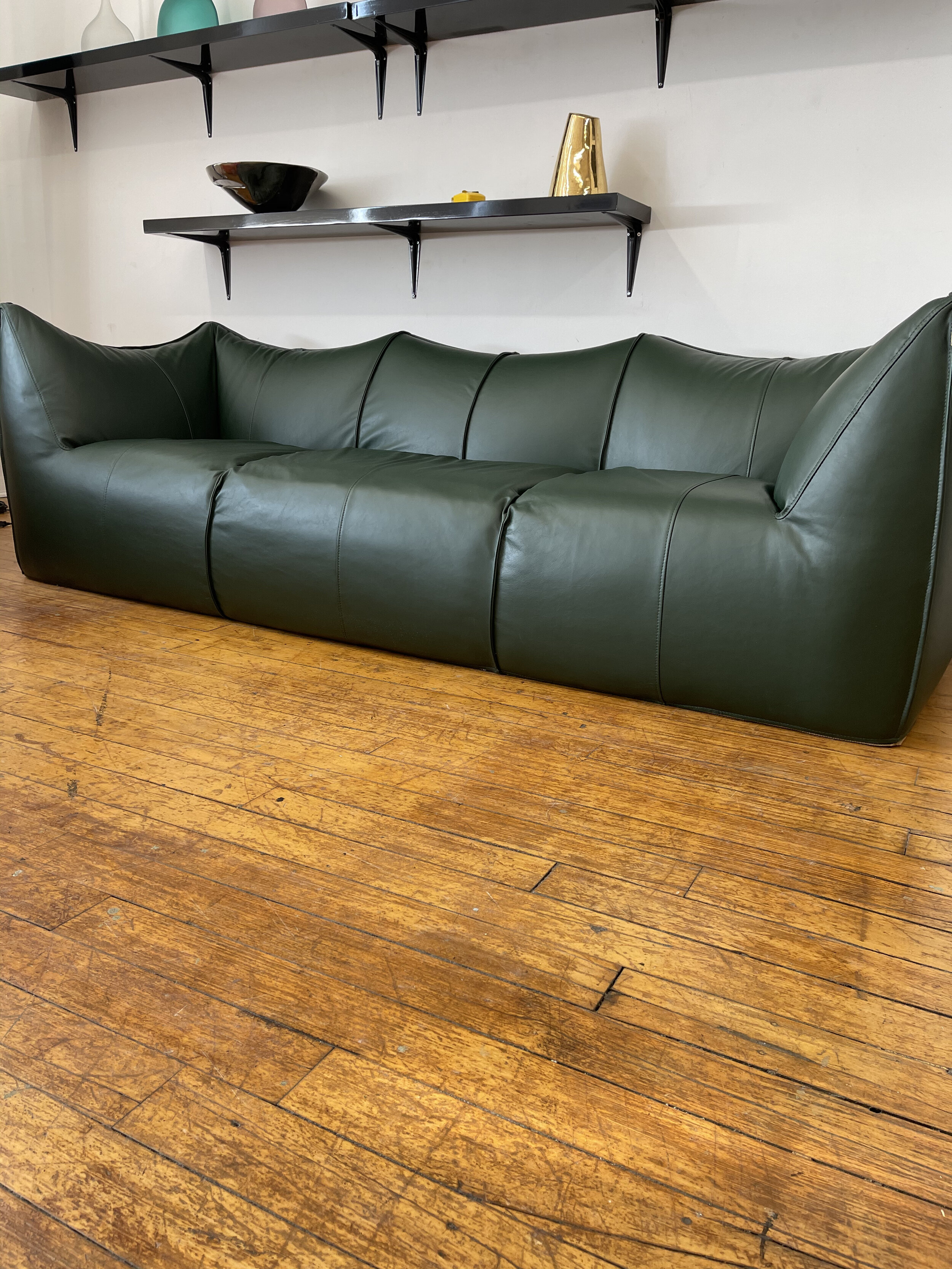 Vintage Le Bambole Sofa Green Leather design Mario Bellini | Three Seater sofa side view