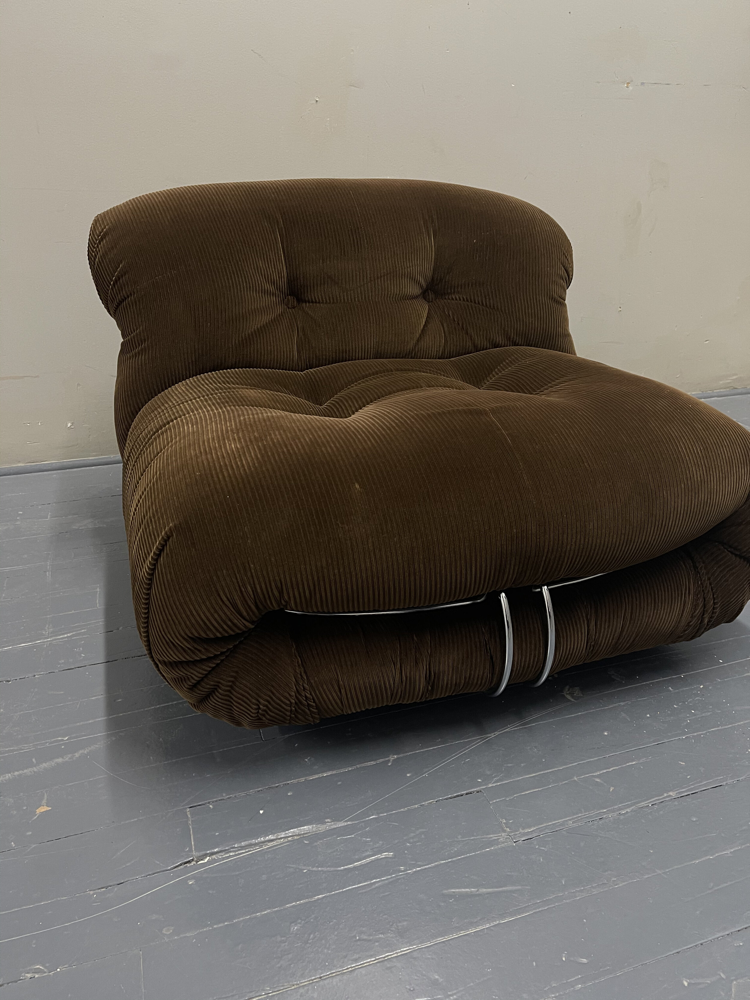 Vintage Soriana Chair Brown Fabric Corduroy, design Tobia Scarpa for Cassina 1970s view of the metal structure