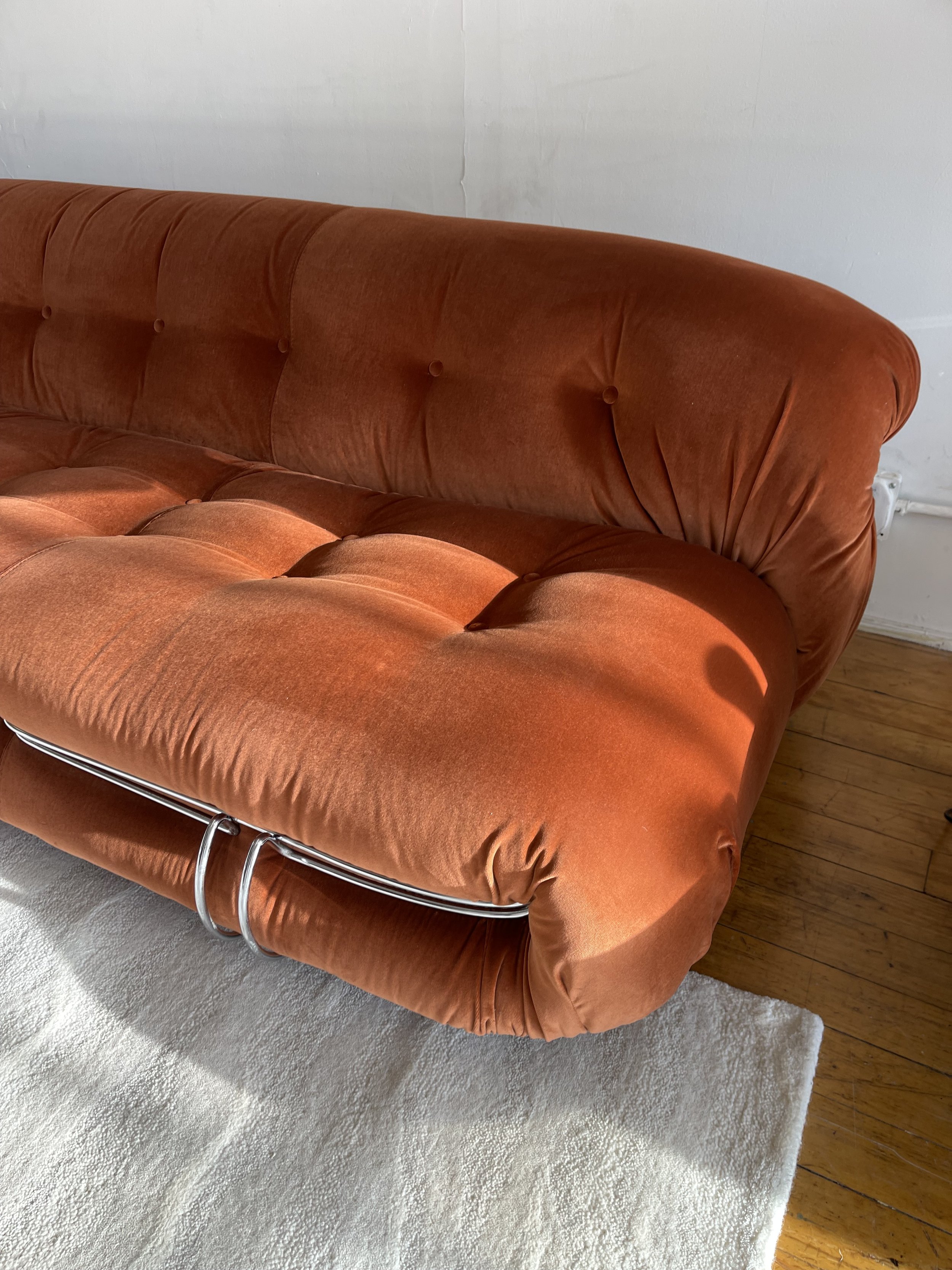 Vintage Soriana Sofa design Tobia Scarpa for Cassina 1970s | Dark Orange Velvet view of the corner