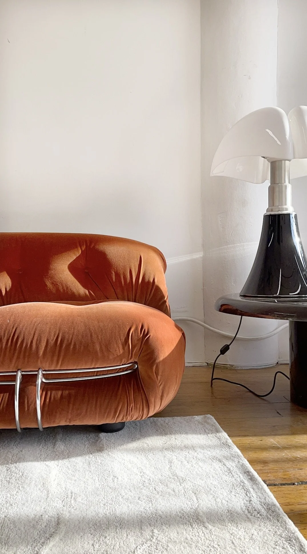 Gae Aulenti Pipistrello Table Lamp Large Brown | front view