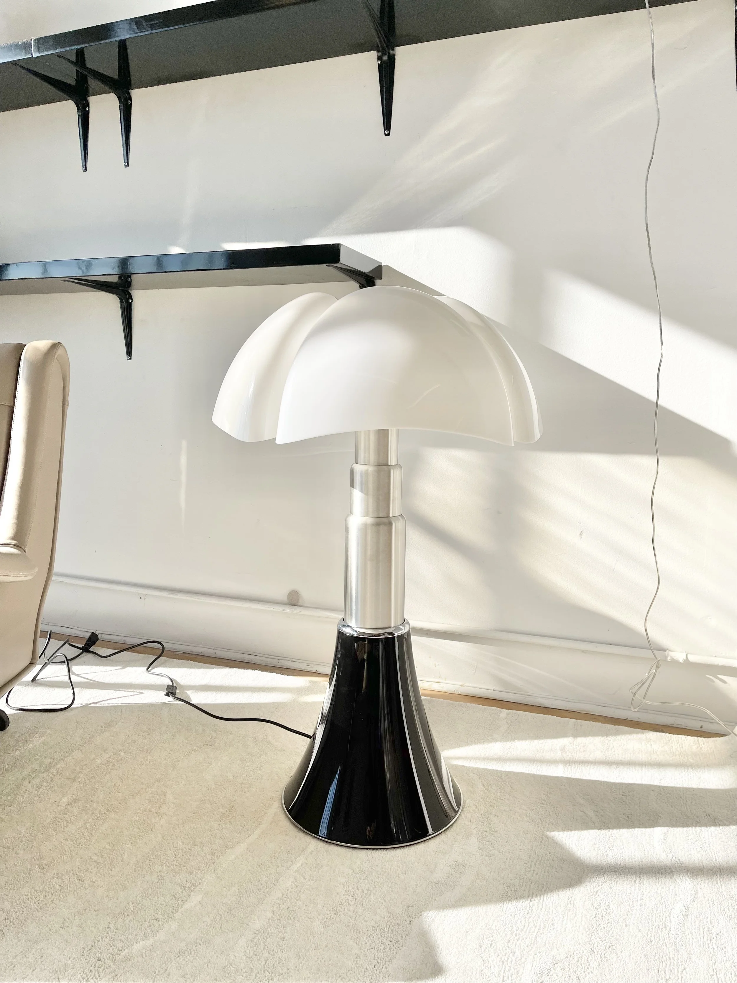Gae Aulenti Pipistrello Table Lamp Large Brown | under sunlight