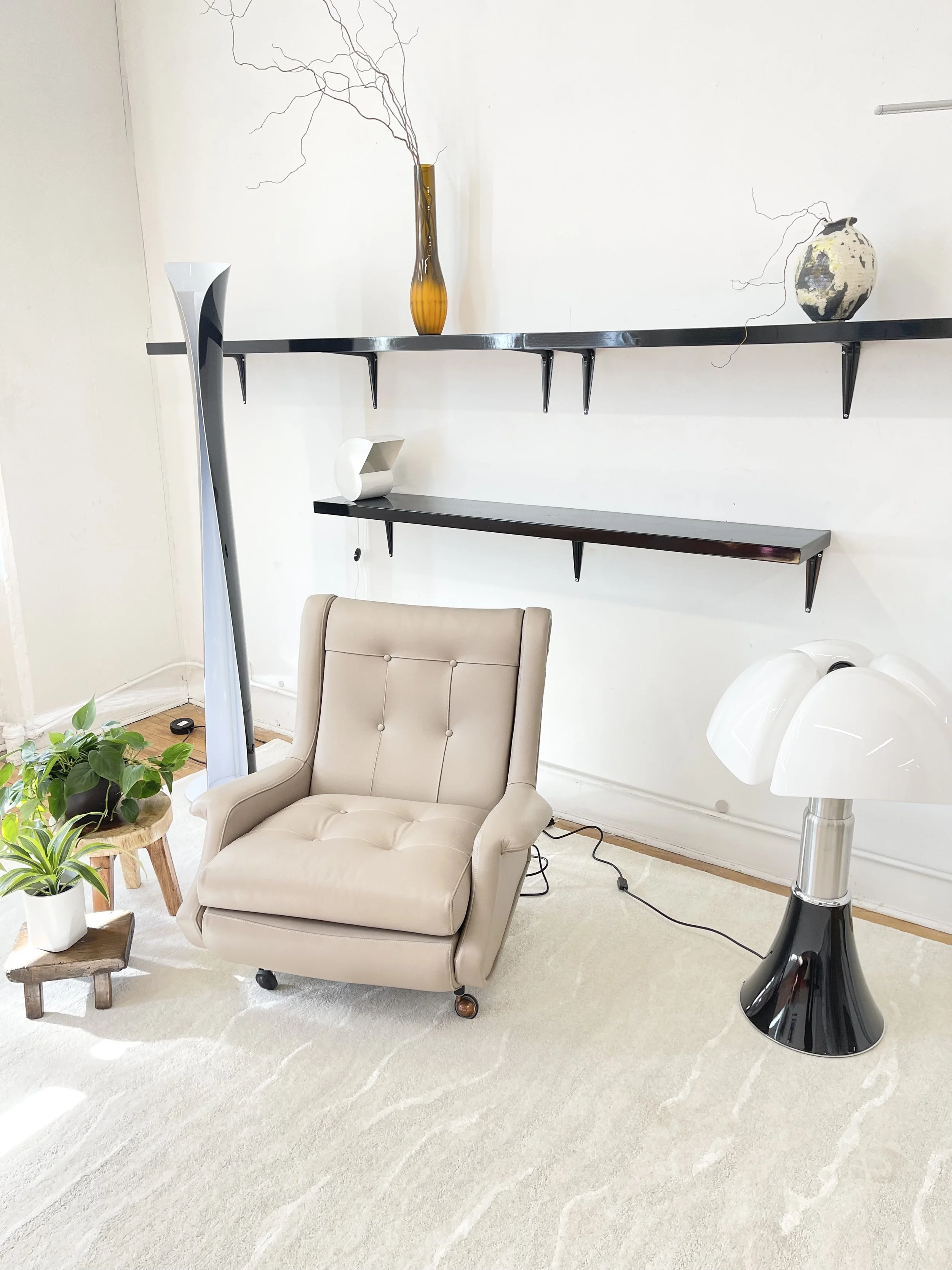 Gae Aulenti Pipistrello Table Lamp Large Brown | in gallery display