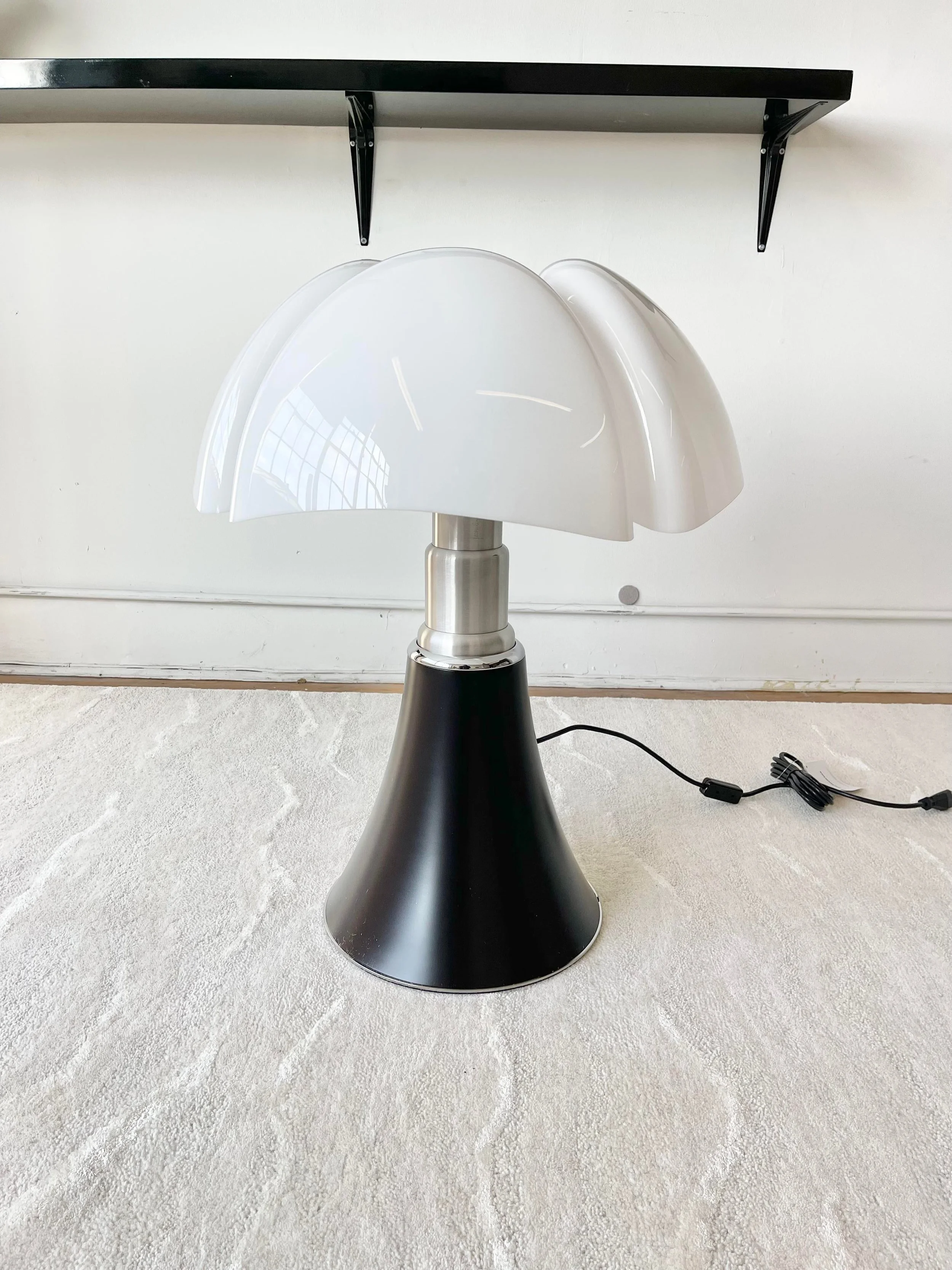 Gae Aulenti Pipistrello Table Lamp Large Brown | on floor