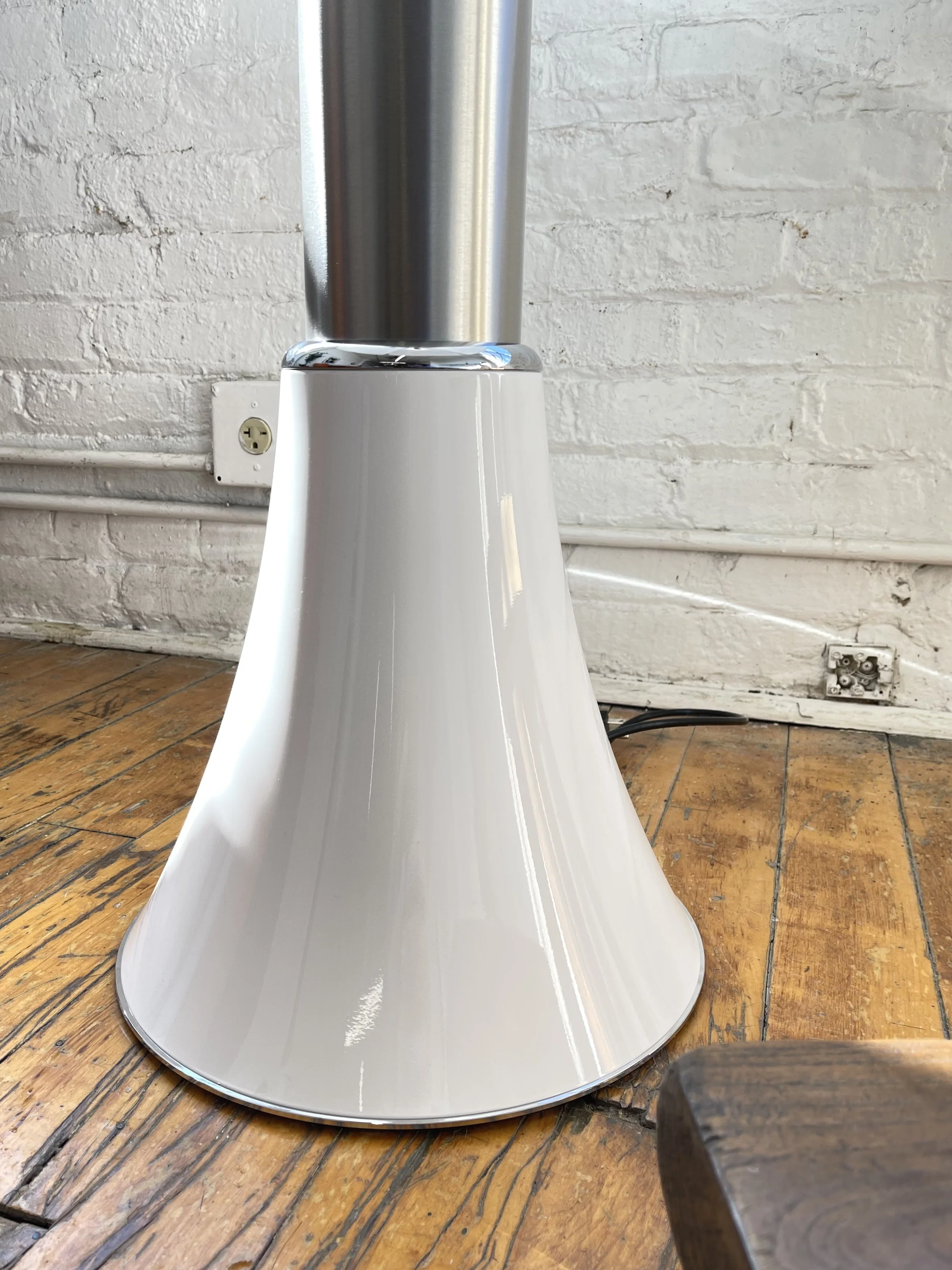 Gae Aulenti Pipistrello Lamp White Large00012.jpeg