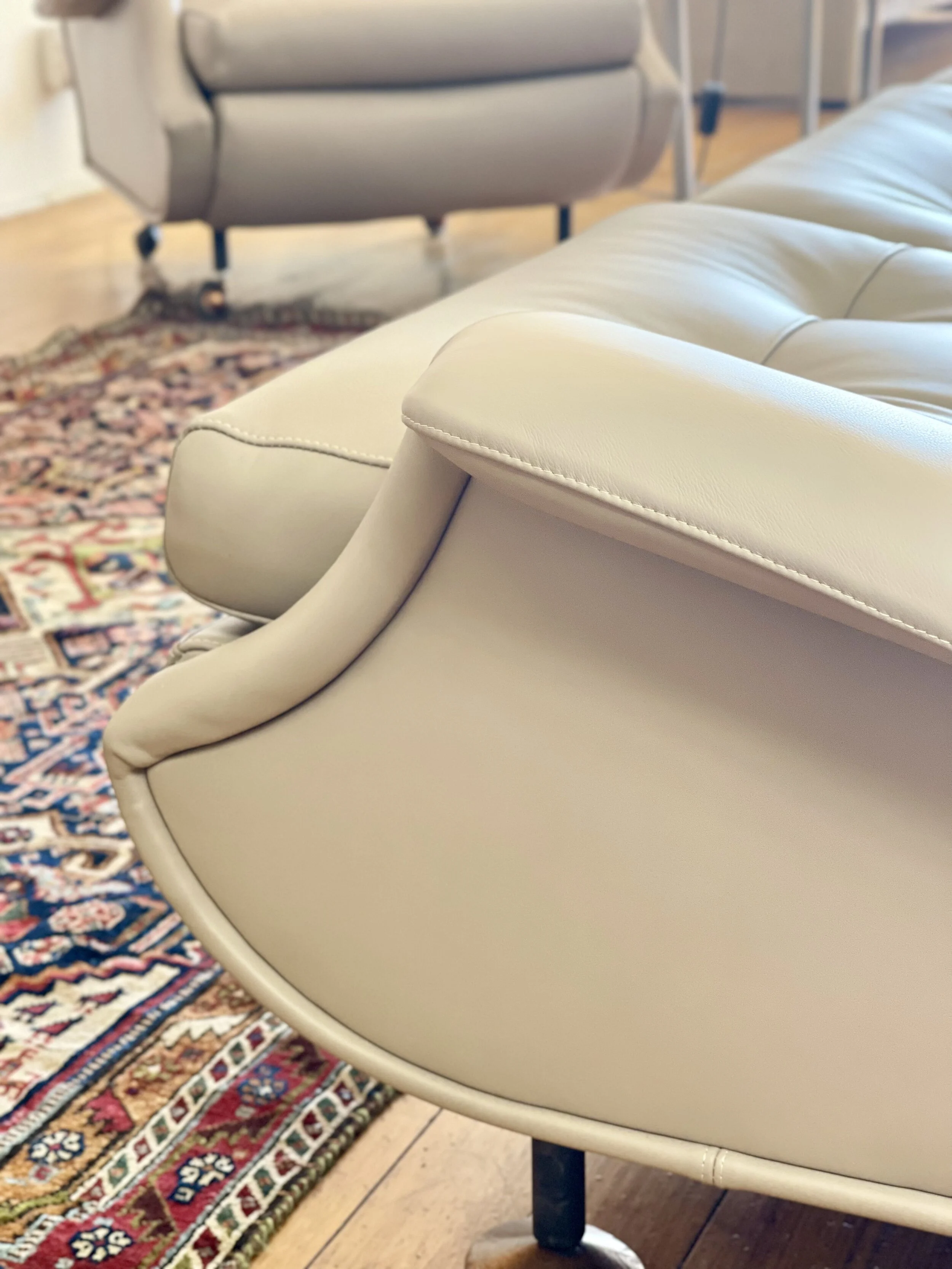 Vintage Italian Leather Sofa Marco Zanuso 5308 armrest detail