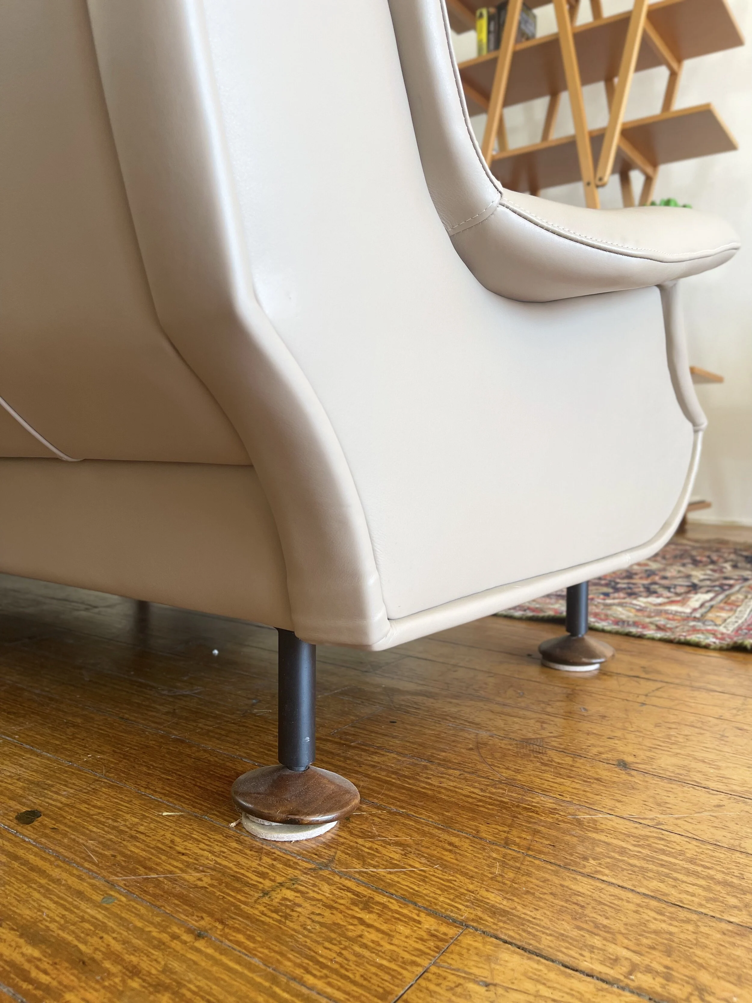 Marco Zanuso Regent Leather Sofa 1960 5310 detail