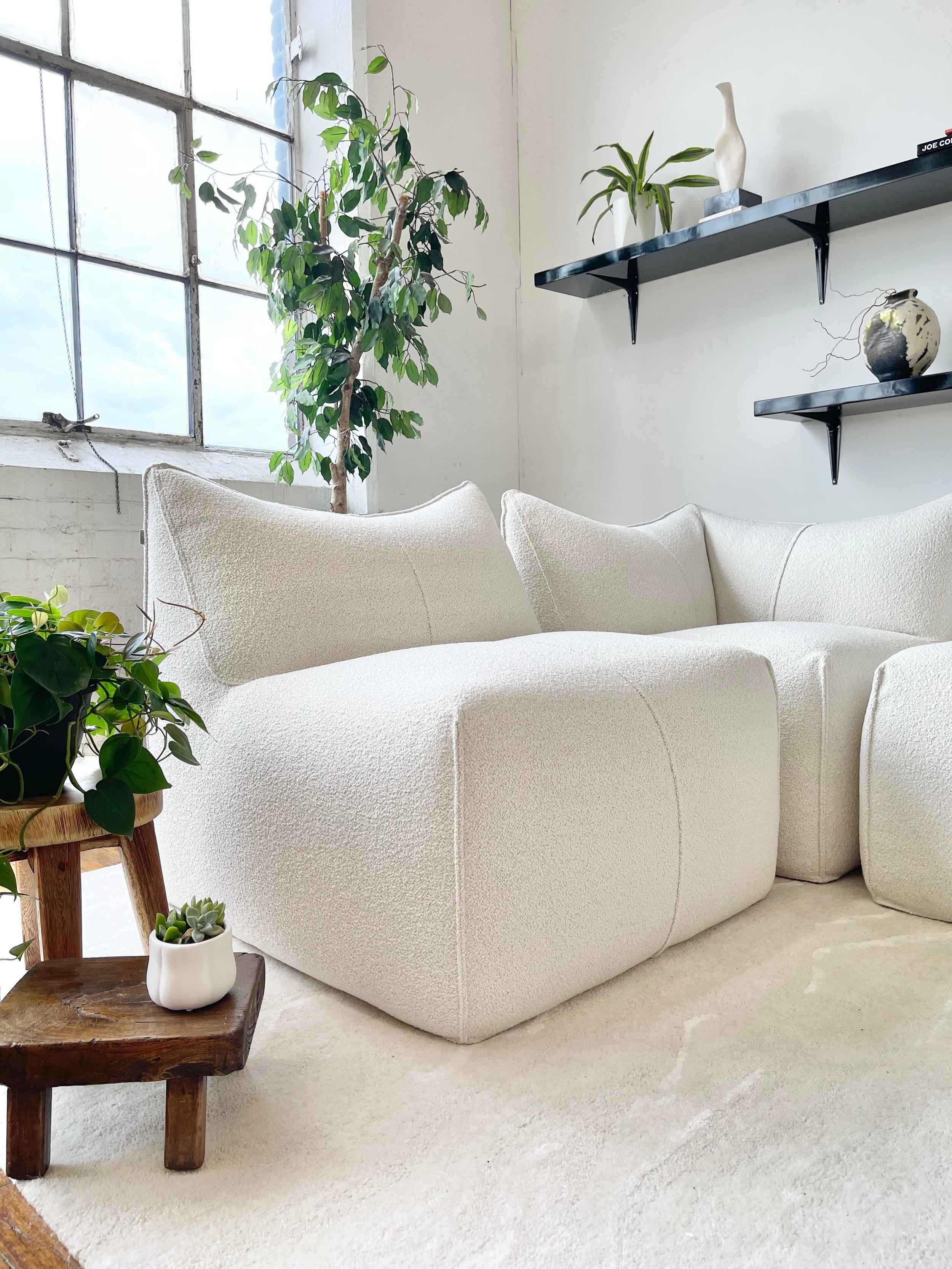 Vintage Le Bambole chair by Mario Bellini for B&B Italia | corner view detail