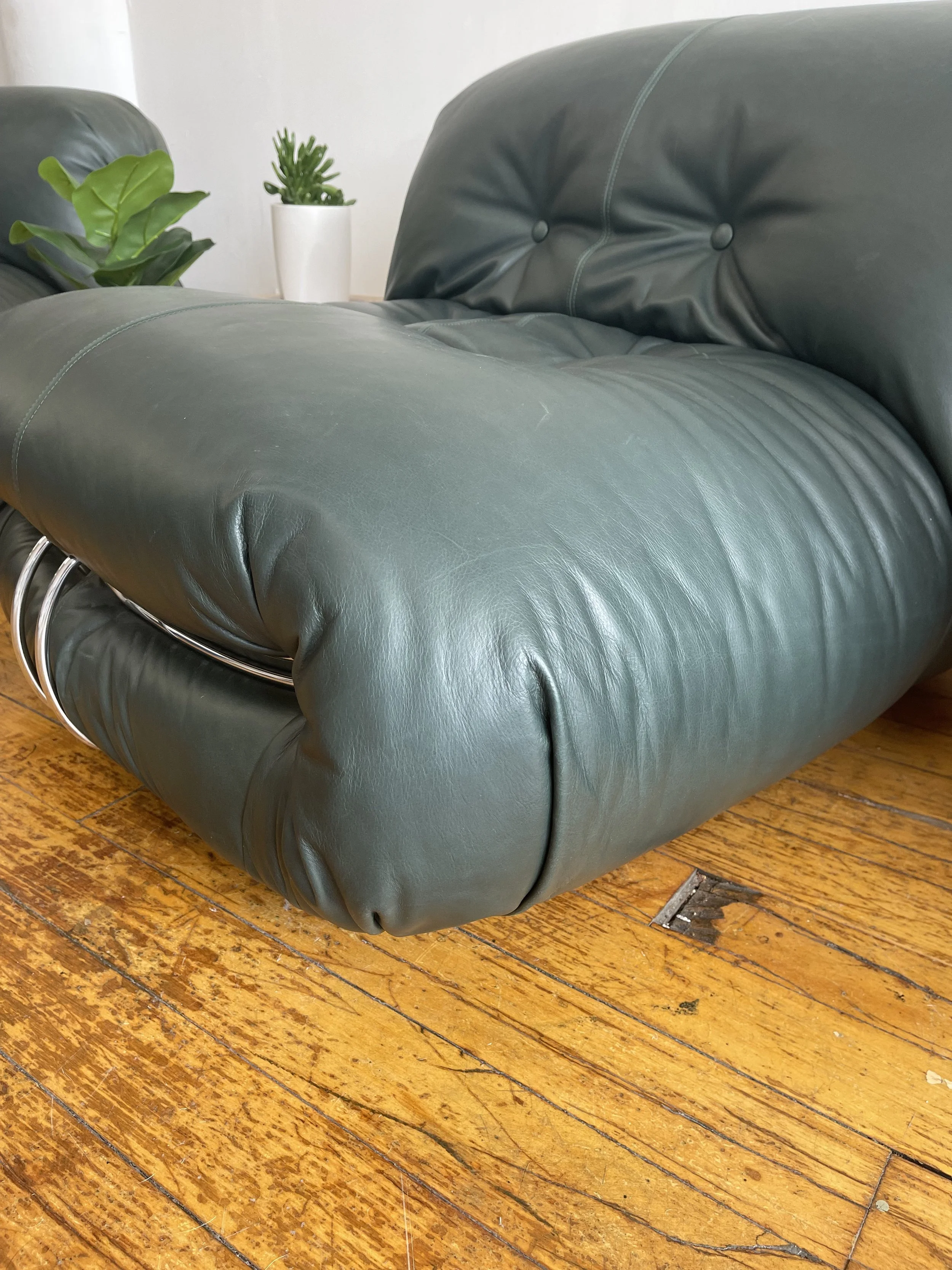 Soriana Vintage Chair Design Tobia Scarpa 5111 metal structure