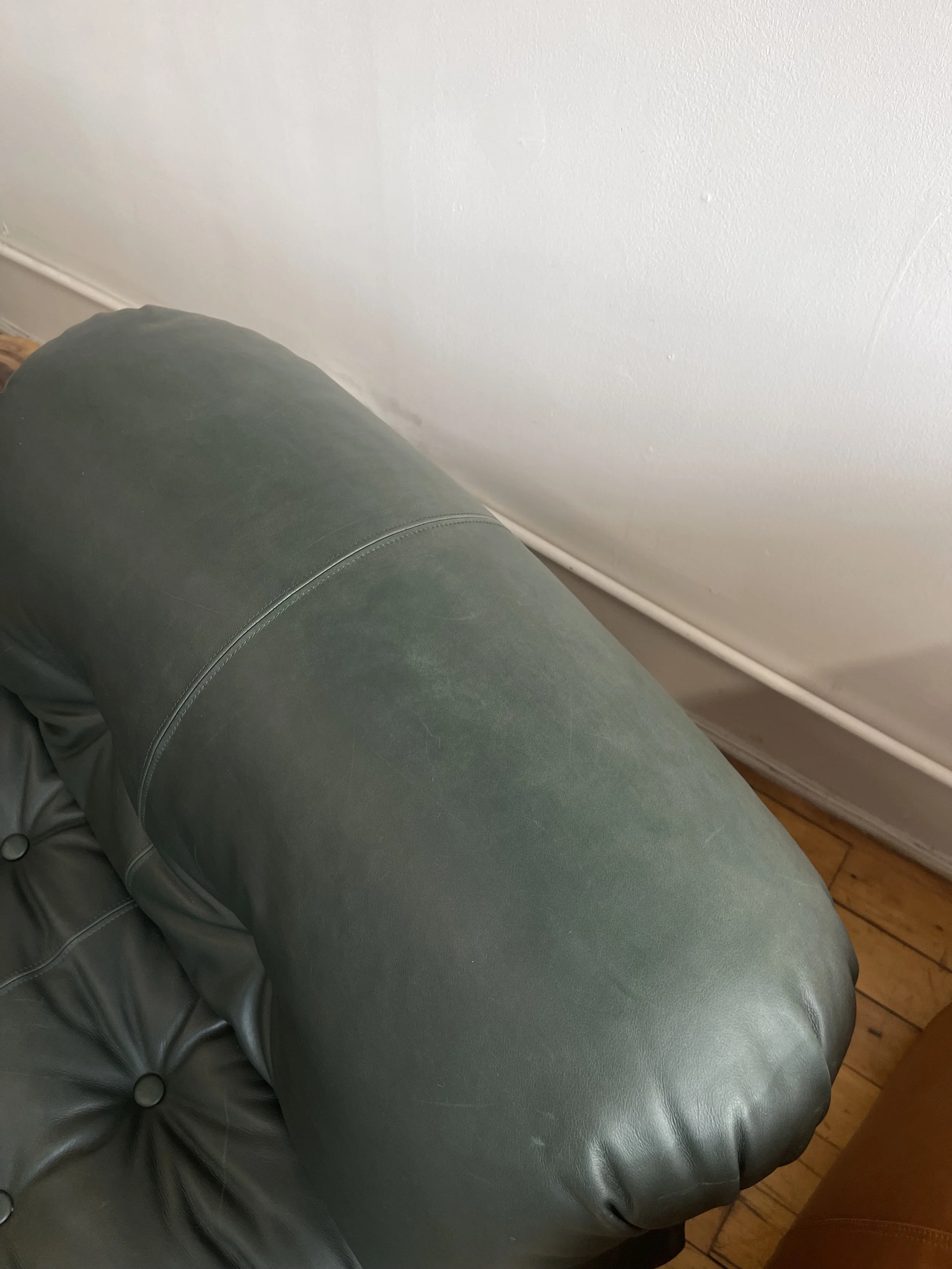 Vintage Soriana Chair Cassina 5115 rounde top corner